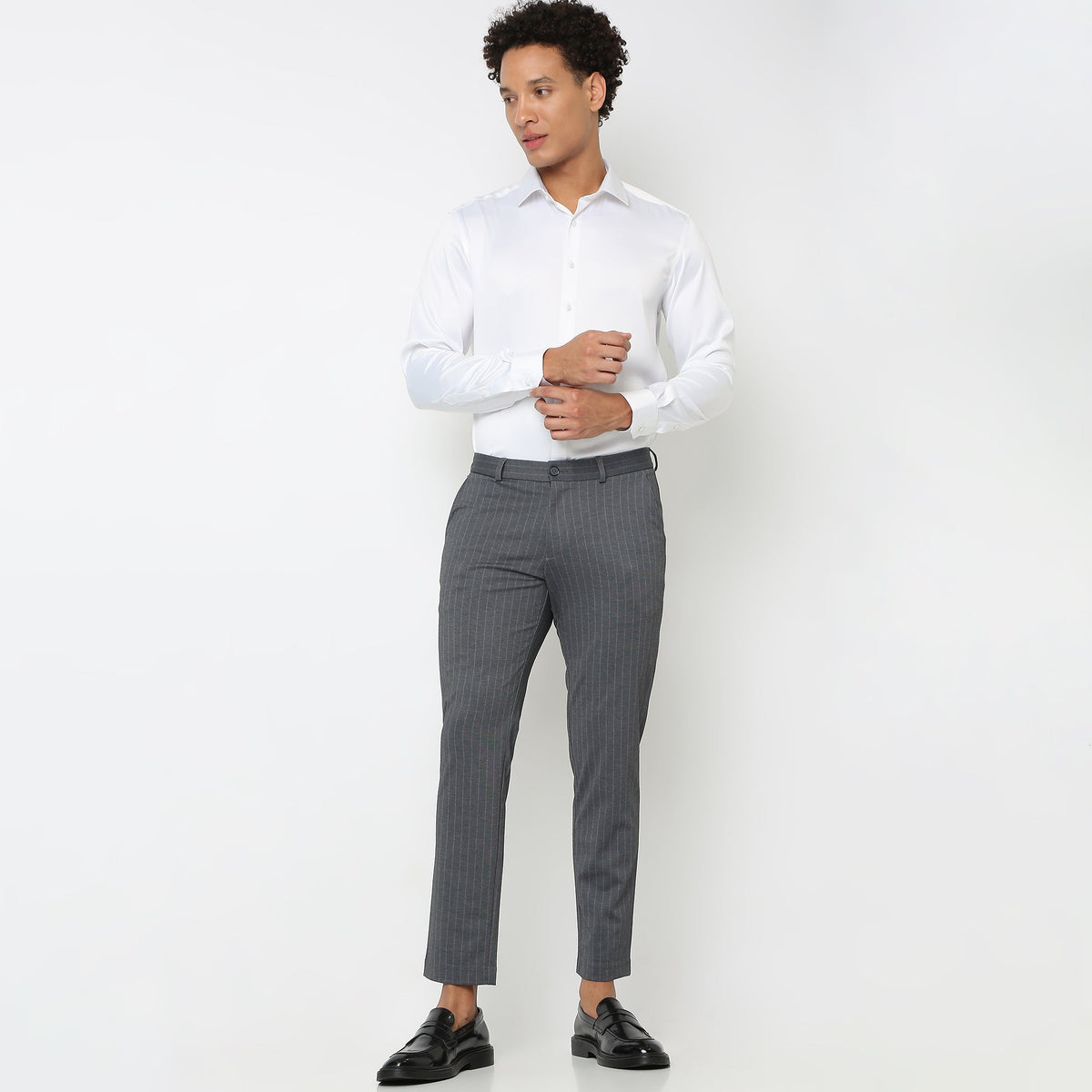 Regular Fit Solid Mid Rise Trousers