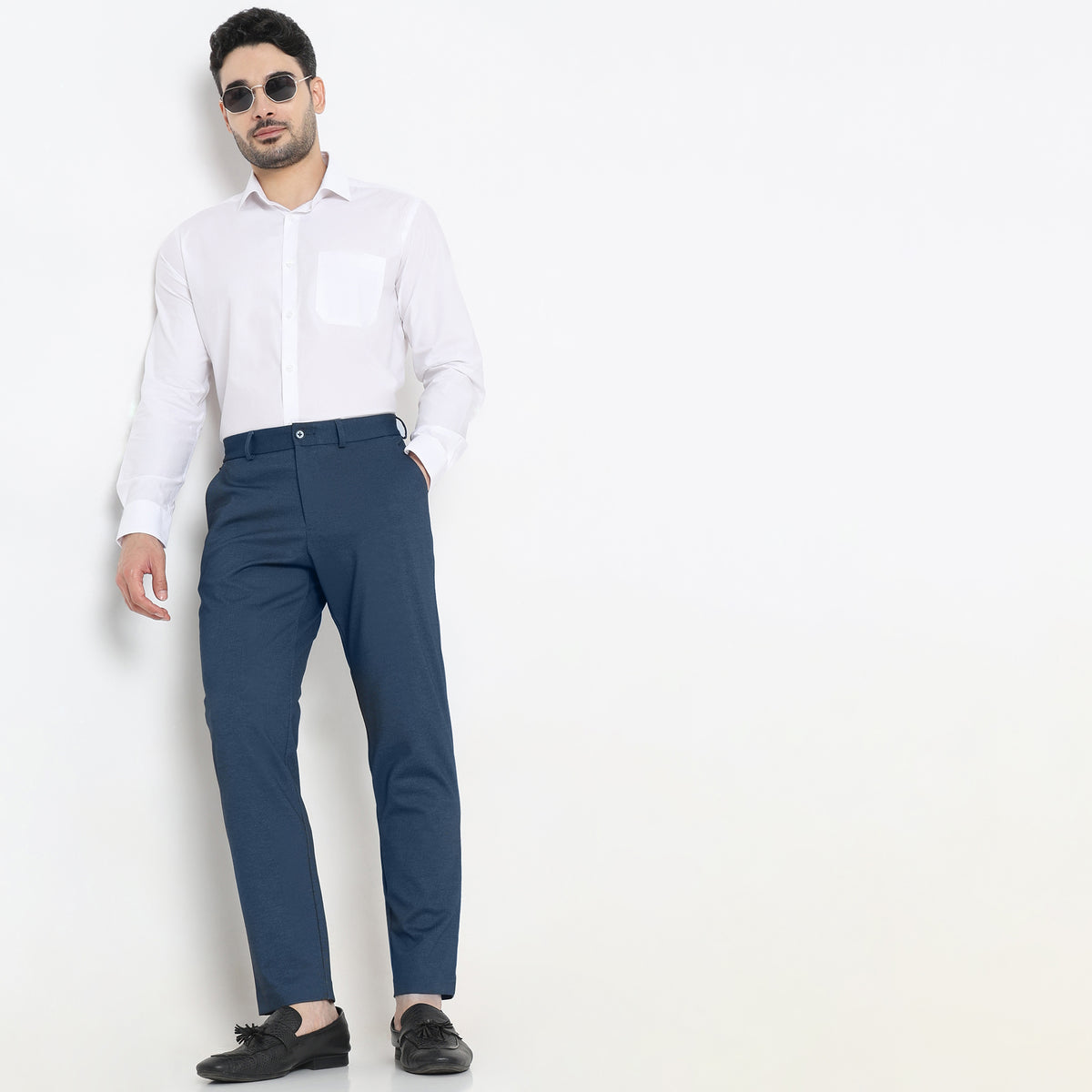 Regular Fit Solid Mid Rise Trousers