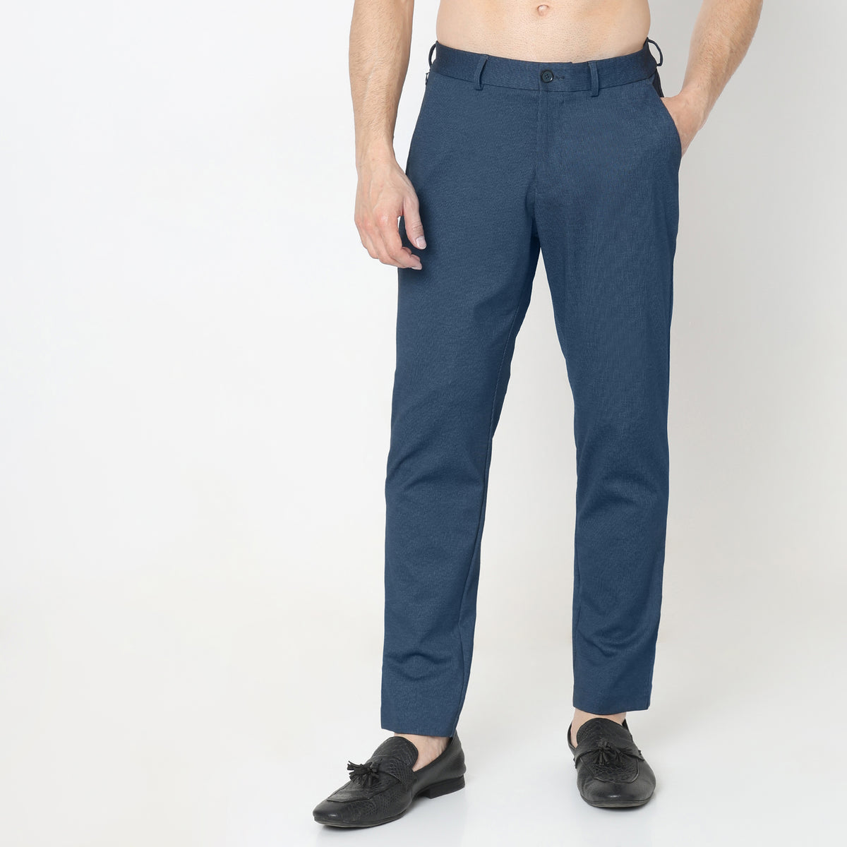 Regular Fit Solid Mid Rise Trousers