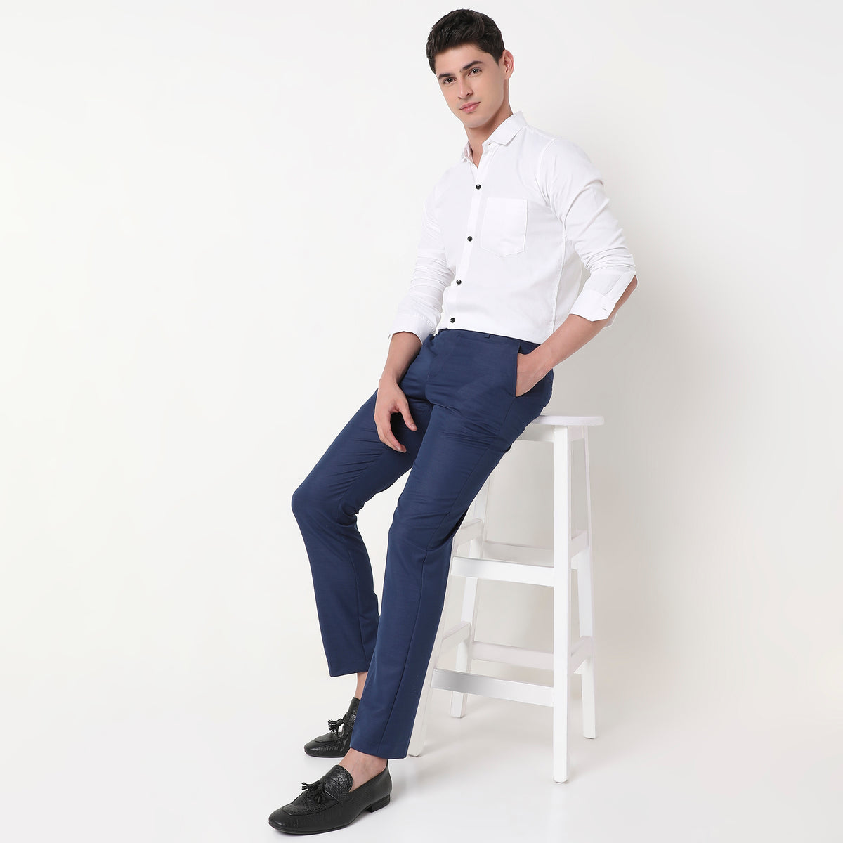 Regular Fit Solid Mid Rise Trousers