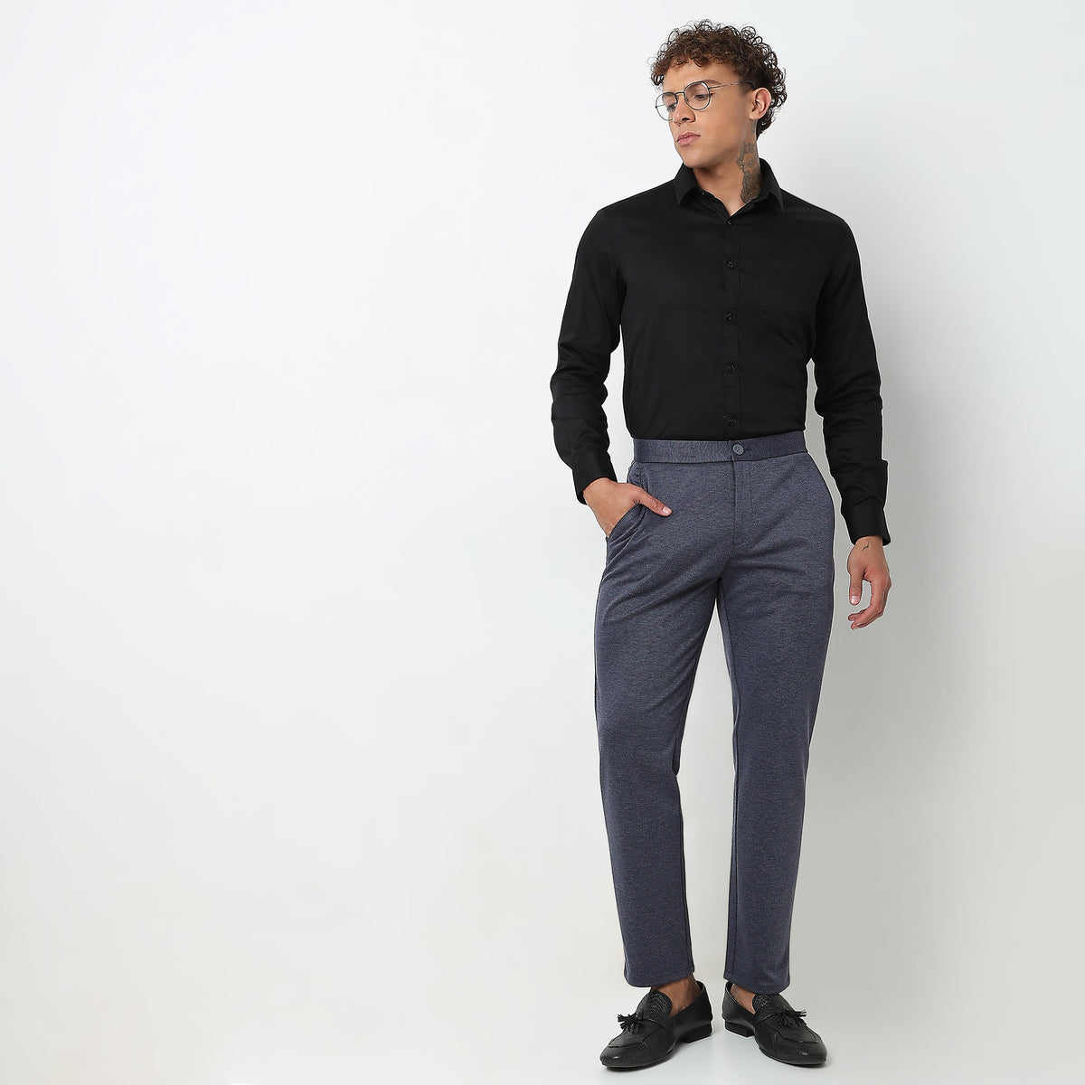 Regular Fit Solid Mid Rise Trousers