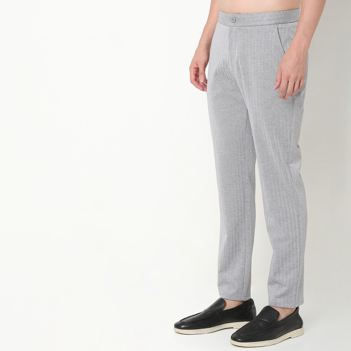 Regular Fit Solid Mid Rise Trousers