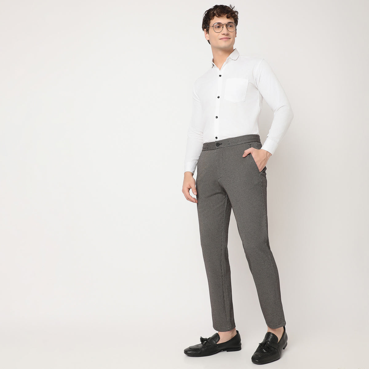 Regular Fit Solid Mid Rise Trousers