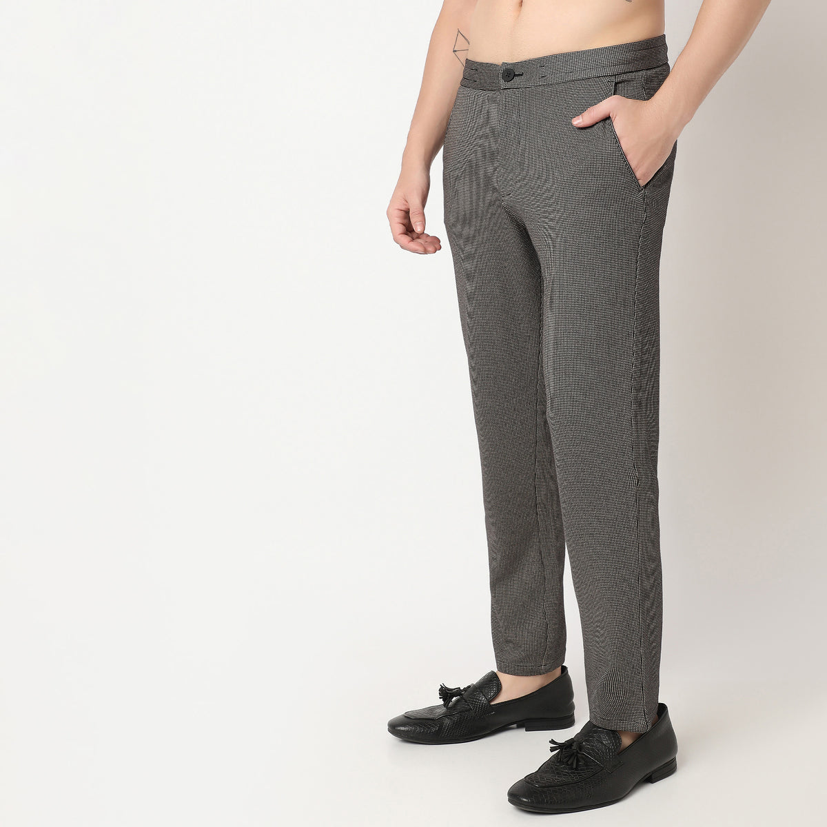 Regular Fit Solid Mid Rise Trousers