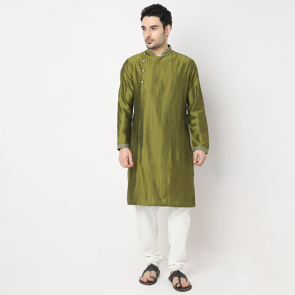 Regular Fit Embroidered Kurta