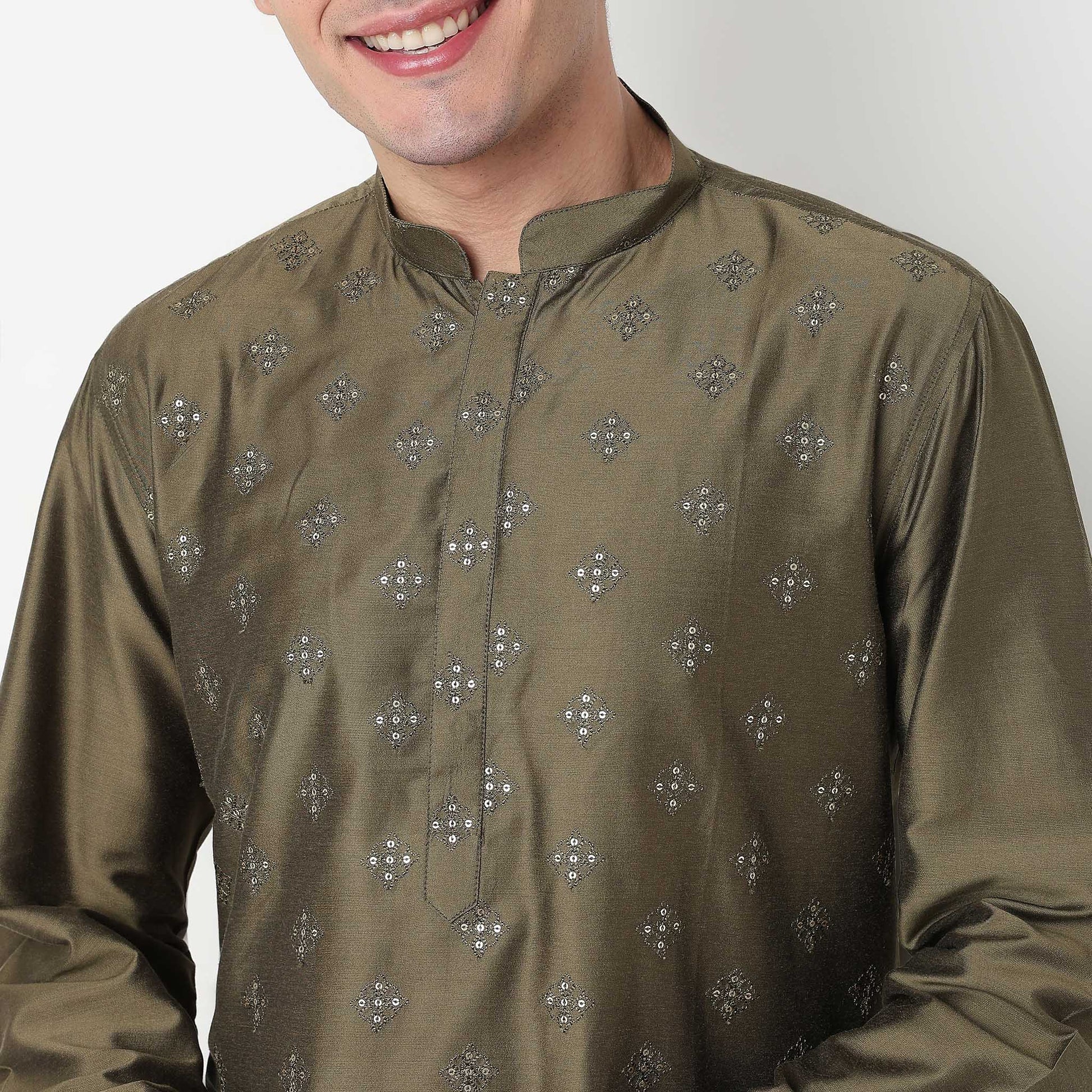 Buy Men Straight Fit Embroidered Full Sleeve Kurta  - Style Union