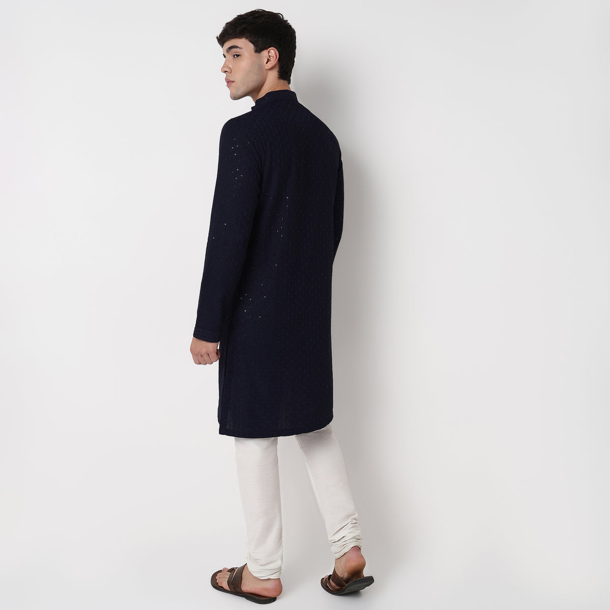 Buy Men Straight Fit Embroidered Full Sleeve Kurta  - Style Union