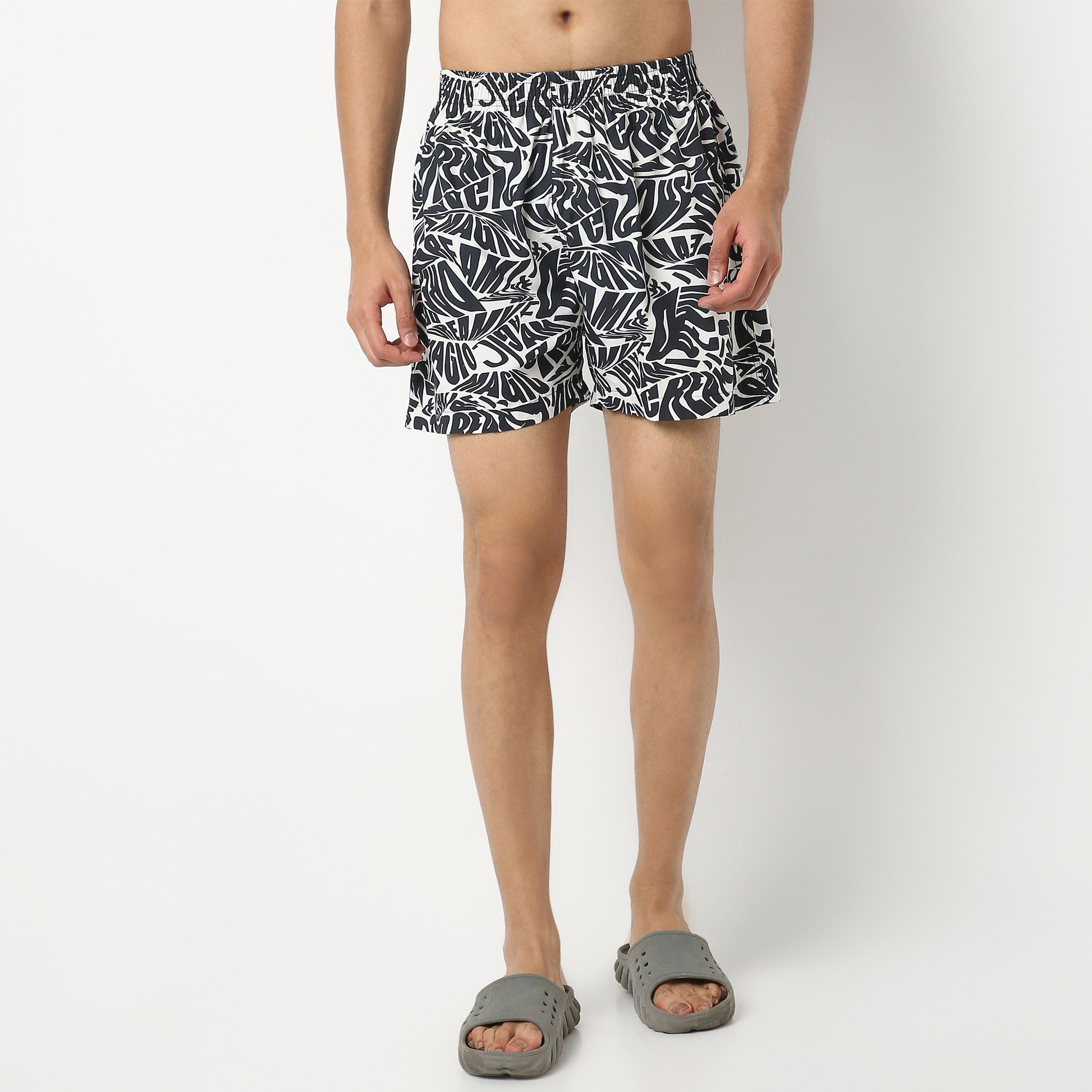 Regular Fit Printed Above Knee Mid Rise Shorts