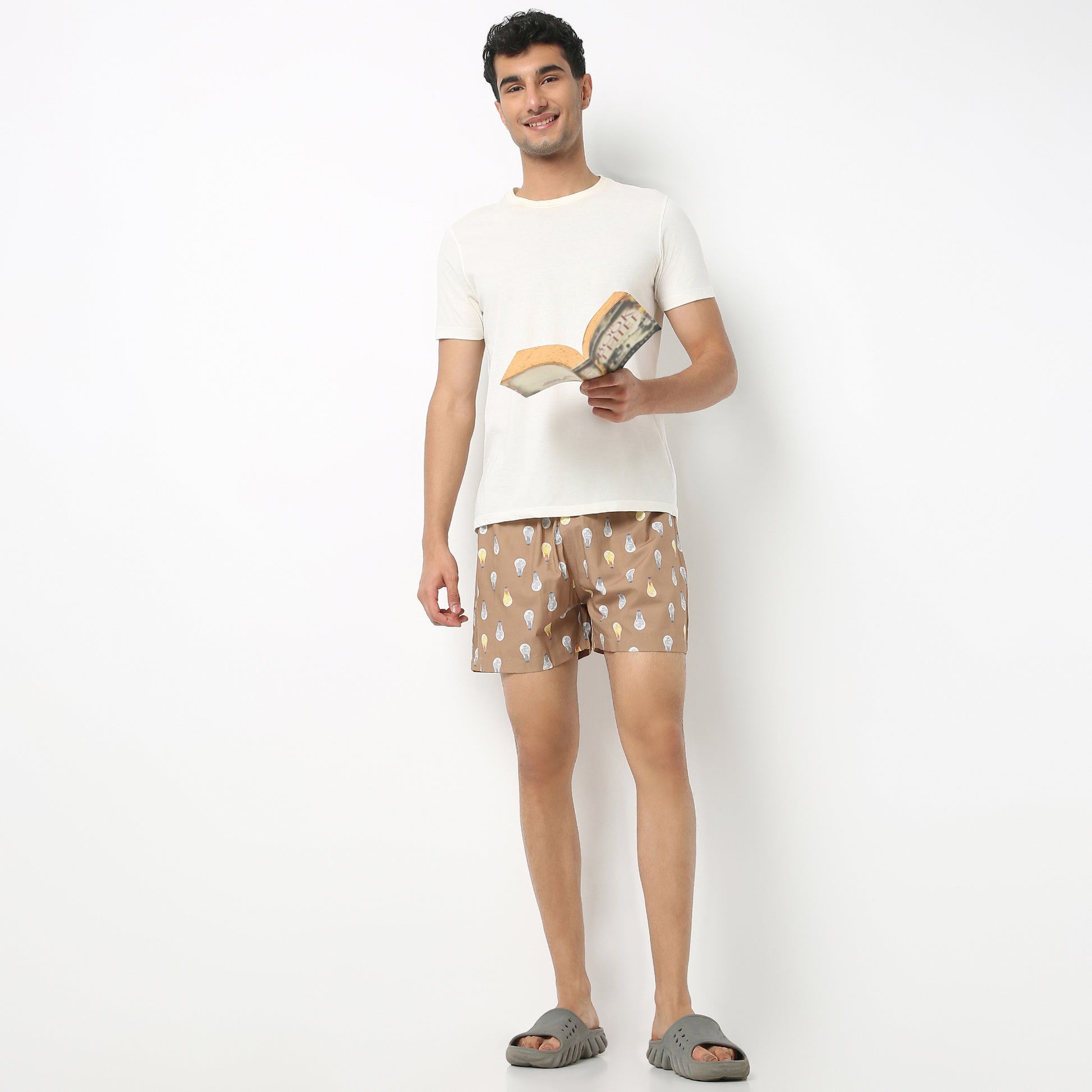 Regular Fit Printed Above Knee Mid Rise Shorts