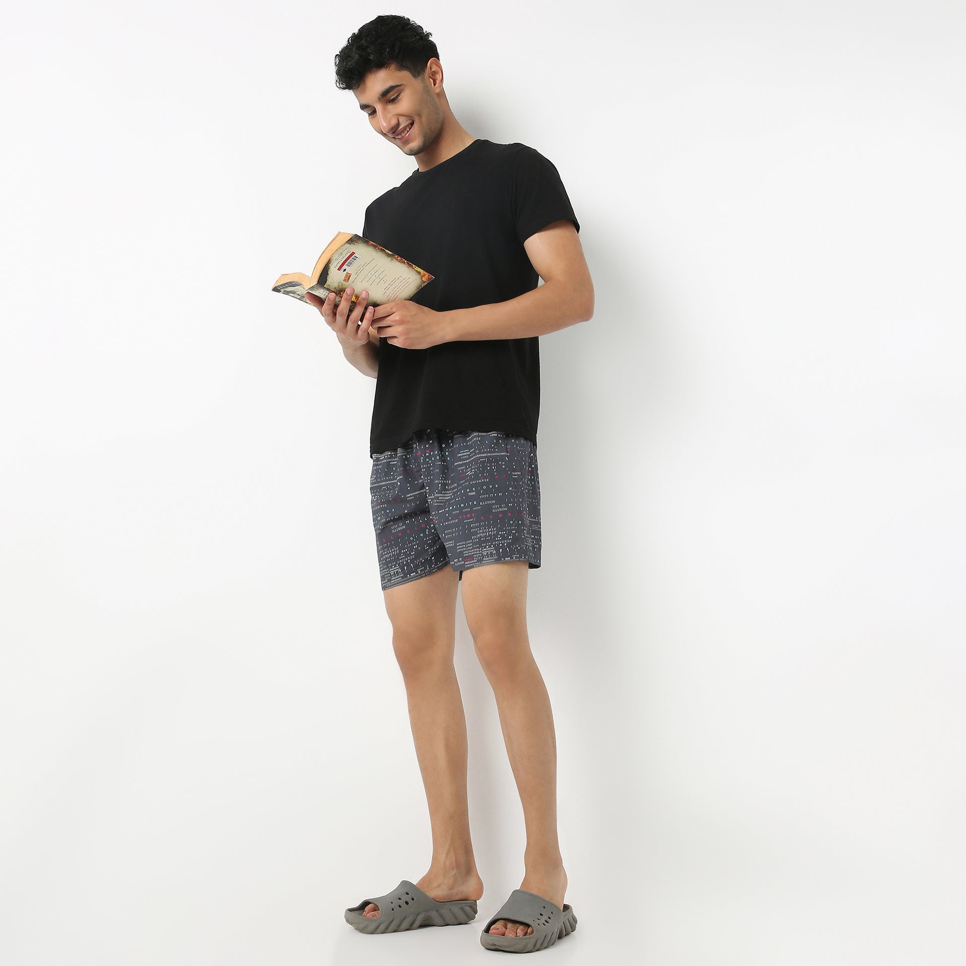 Regular Fit Printed Above Knee Mid Rise Shorts