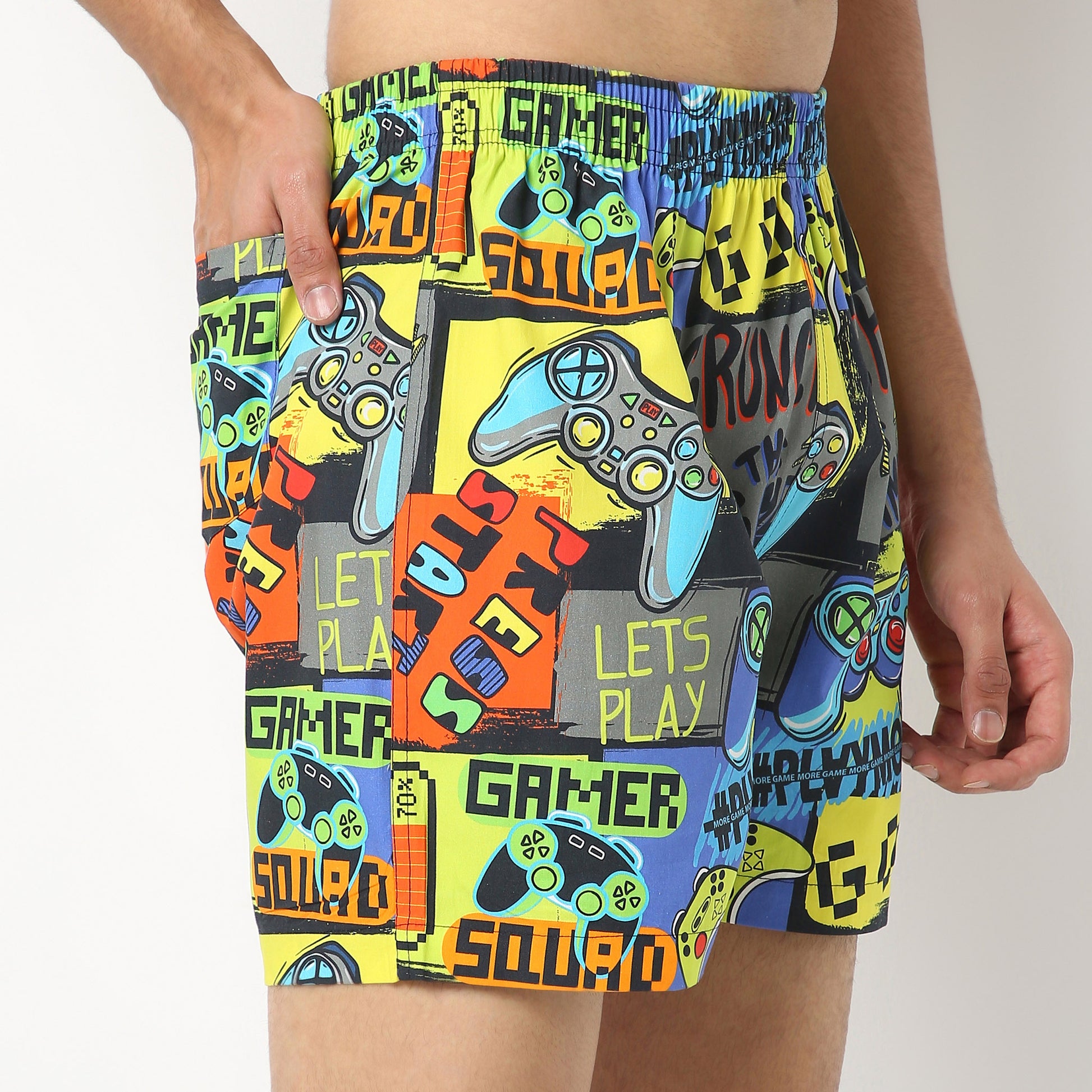 Regular Fit Printed Above Knee Mid Rise Shorts