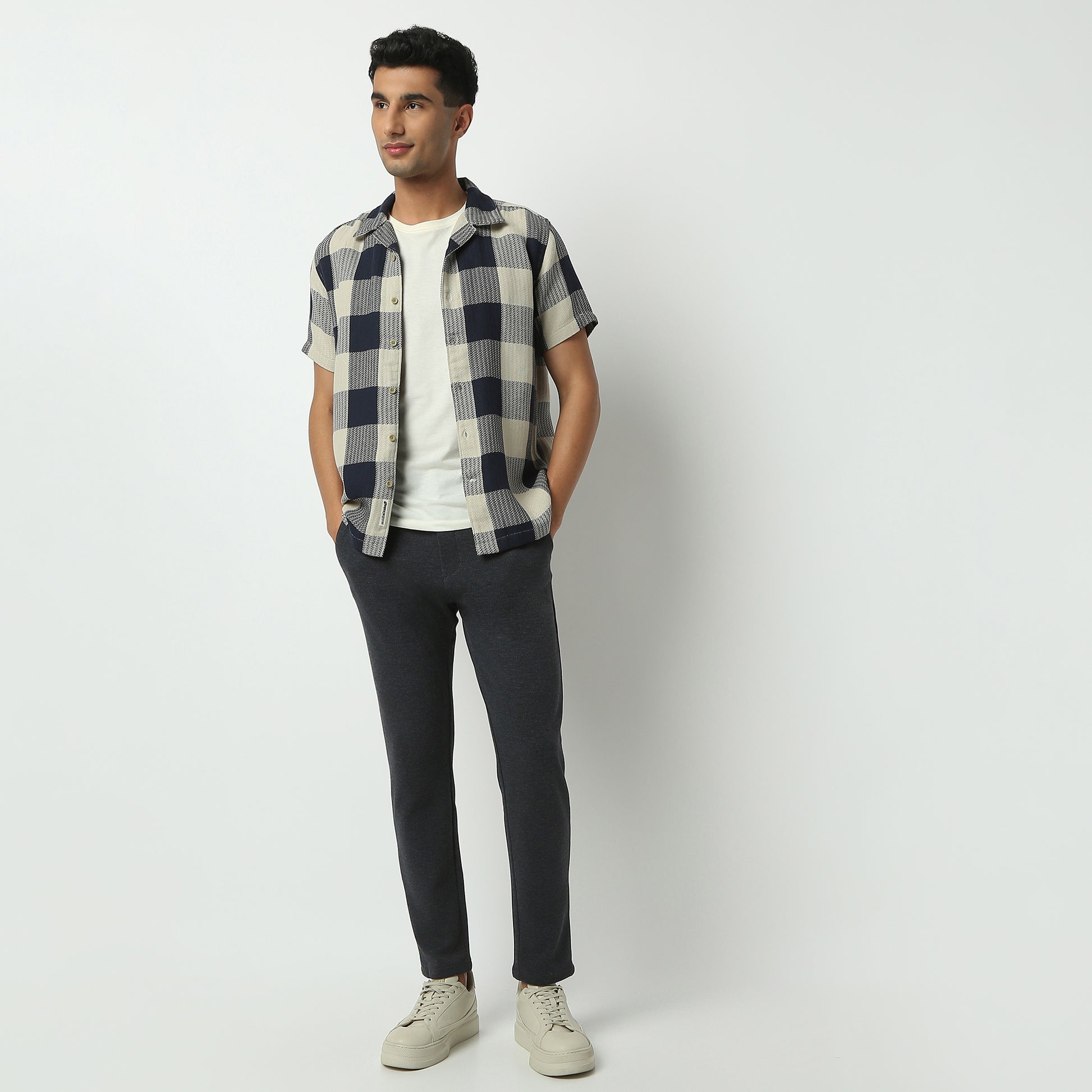 Regular Fit Solid Ankle Length Mid Rise Pants