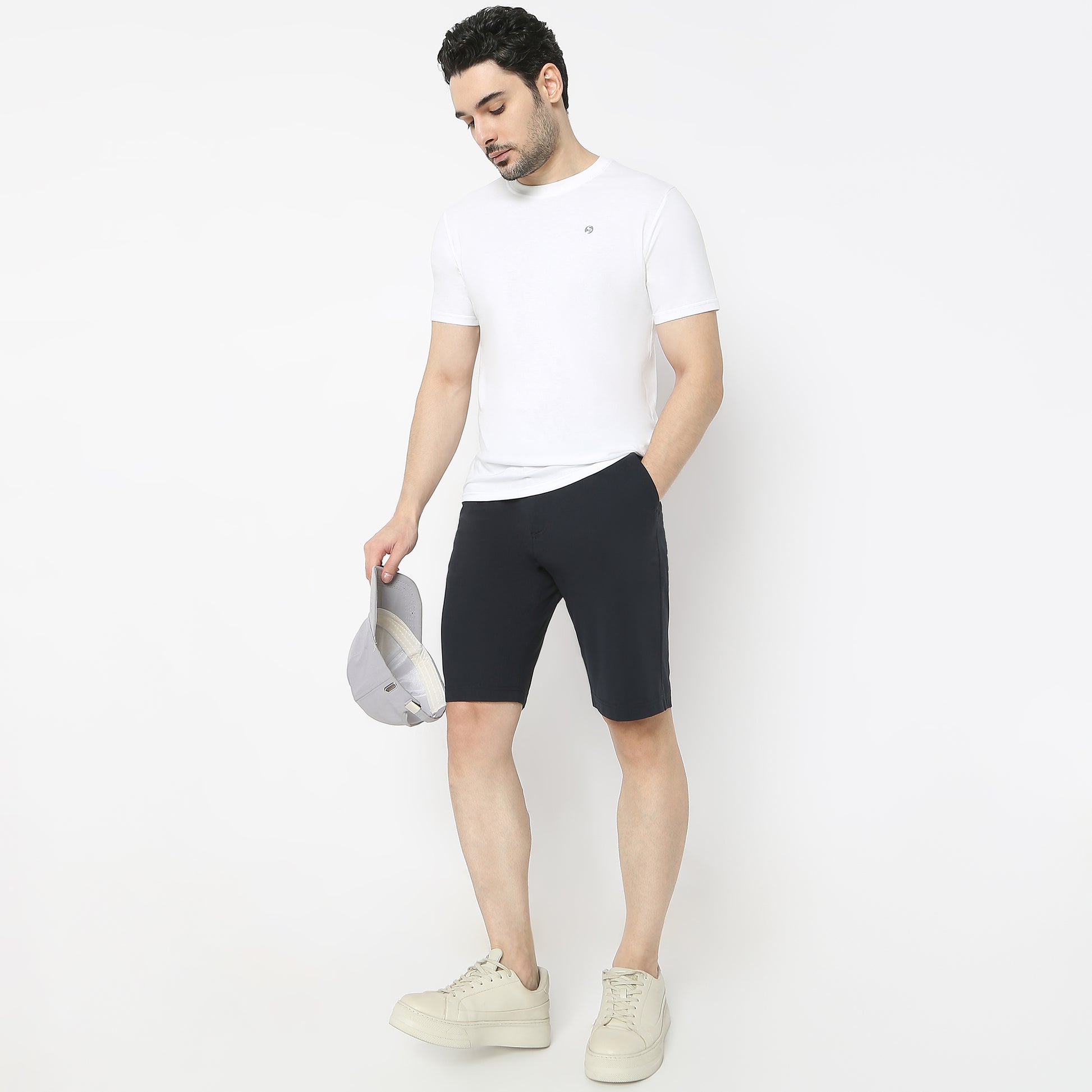Regular Fit Solid Above Knee Mid Rise Shorts