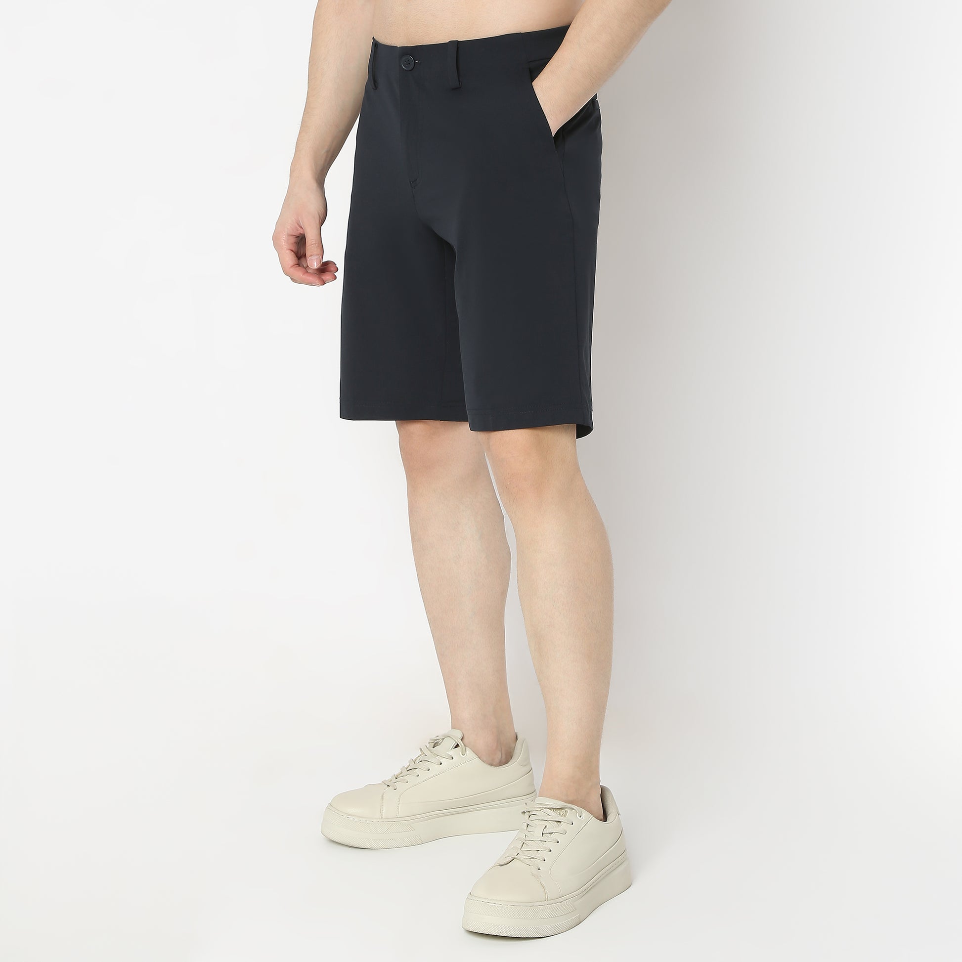 Regular Fit Solid Above Knee Mid Rise Shorts
