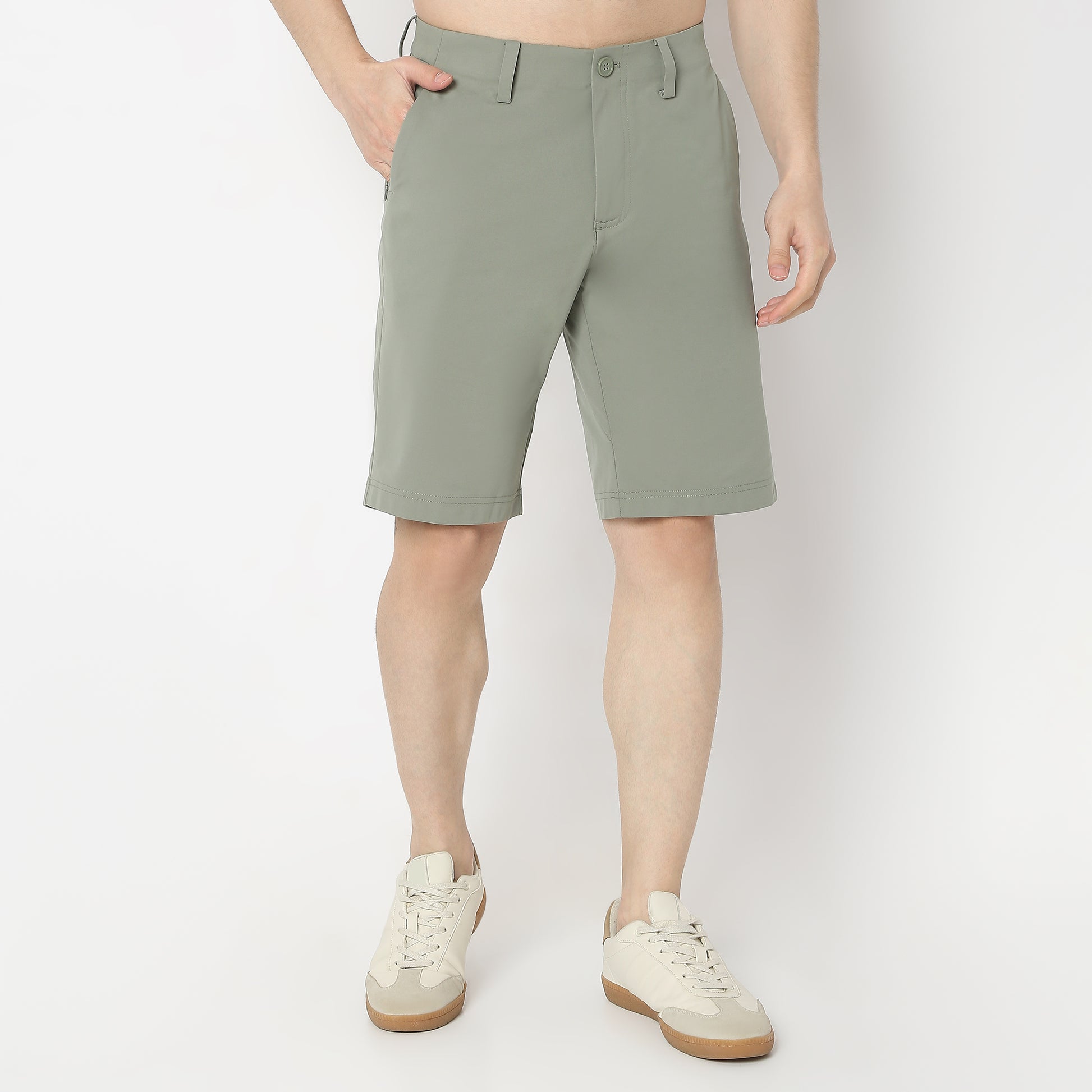 Regular Fit Solid Above Knee Mid Rise Shorts