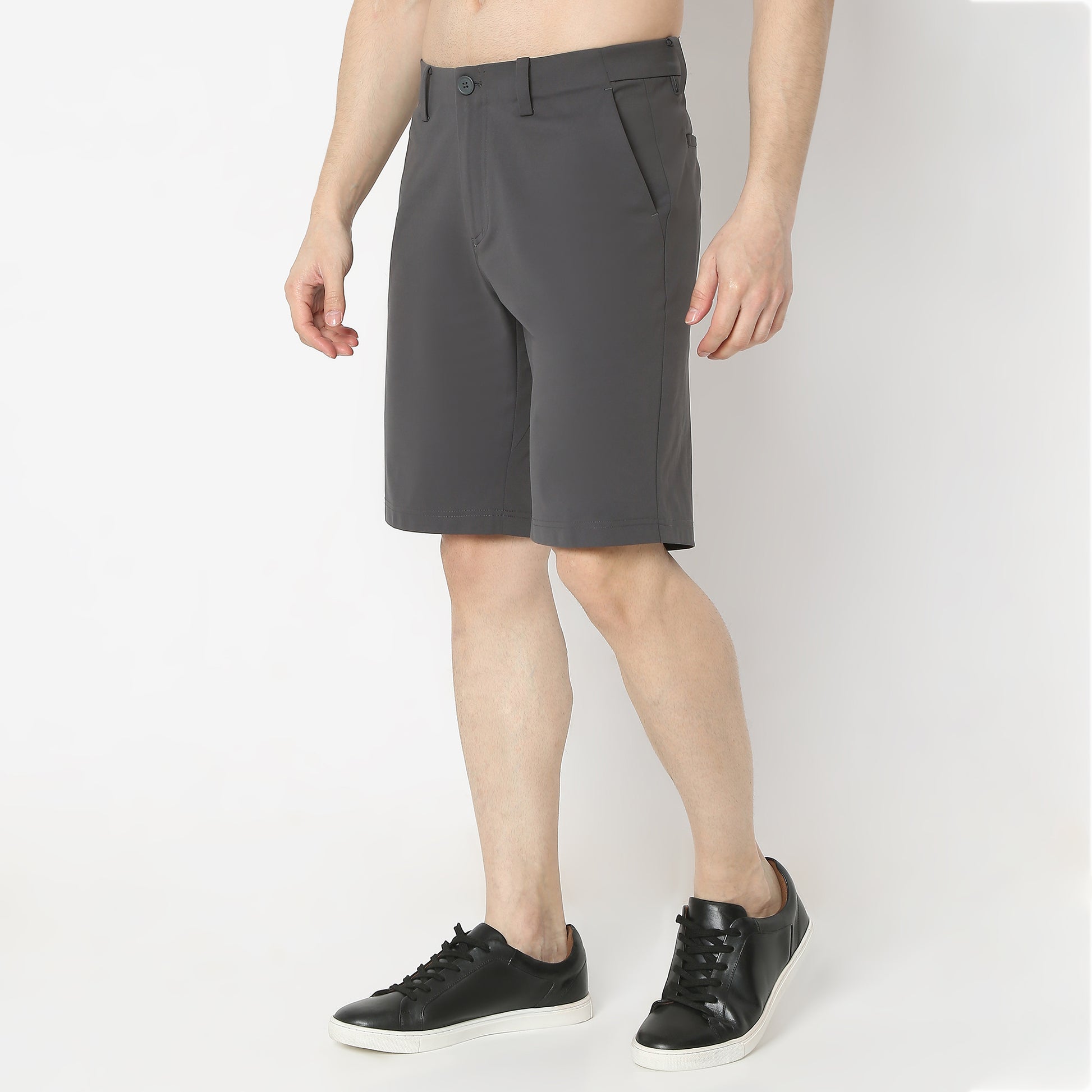 Regular Fit Solid Above Knee Mid Rise Shorts