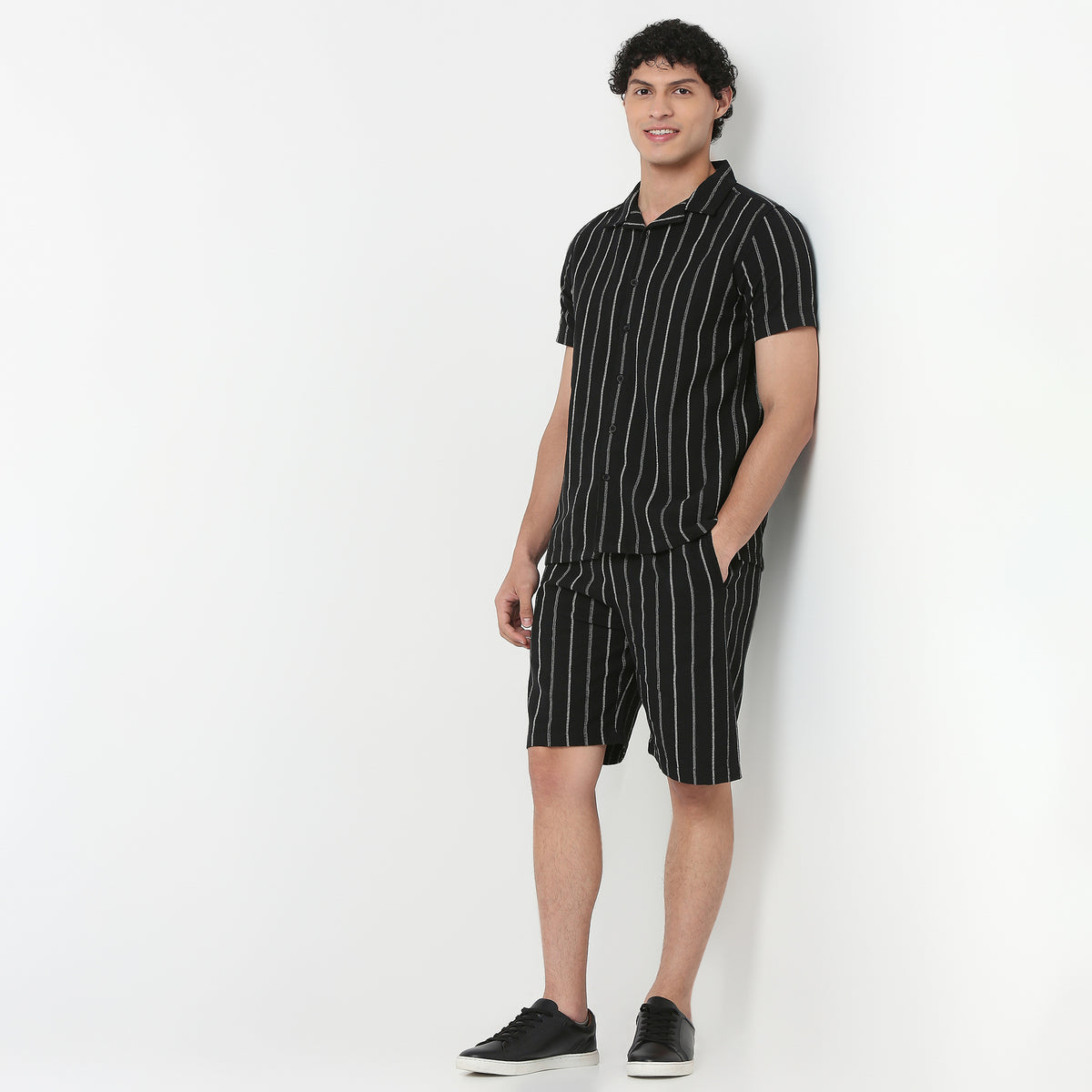 Relaxed Fit Trendy Yarn Dyed Textured Pull-On Shorts 