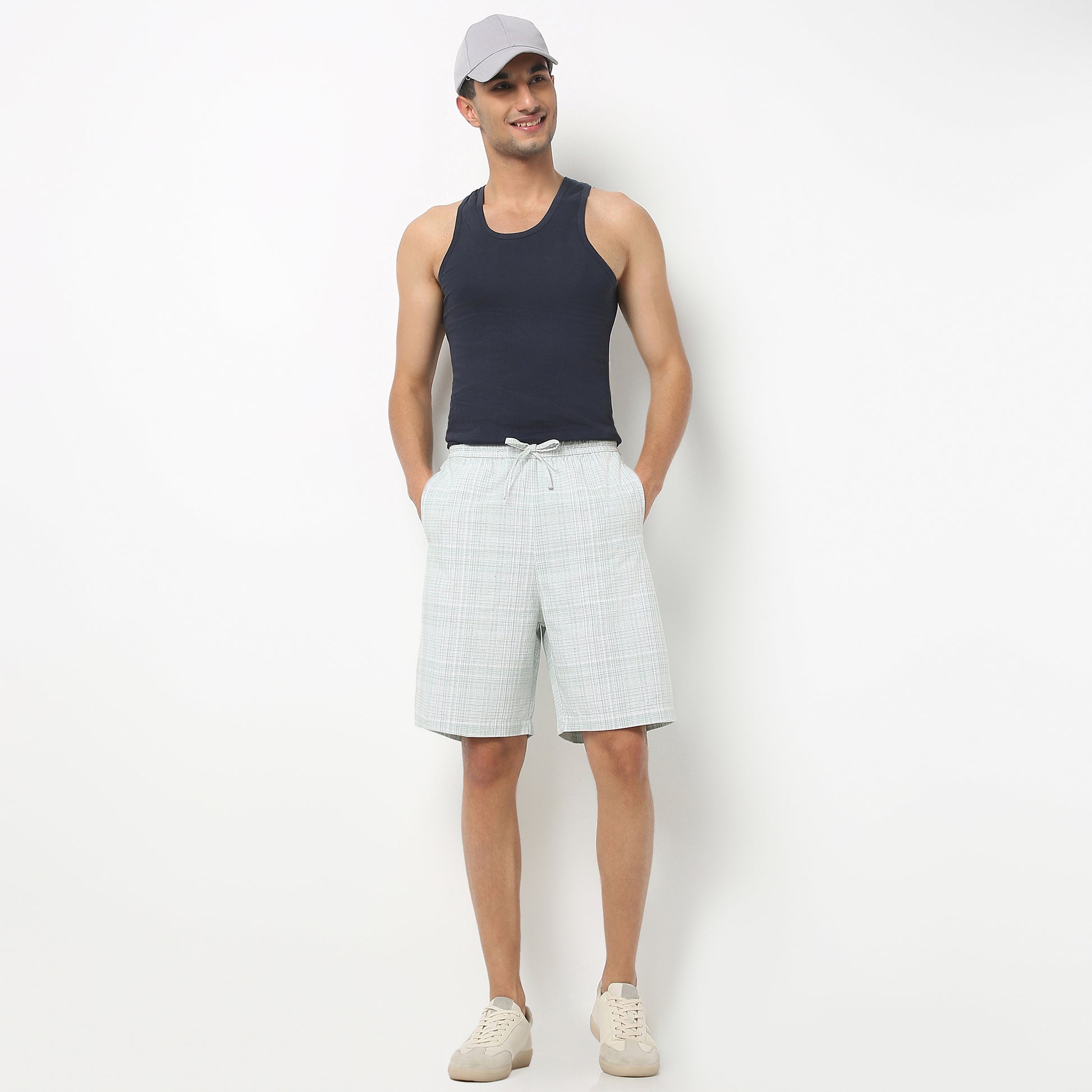 Regular Fit Solid Above Knee Mid Rise Shorts