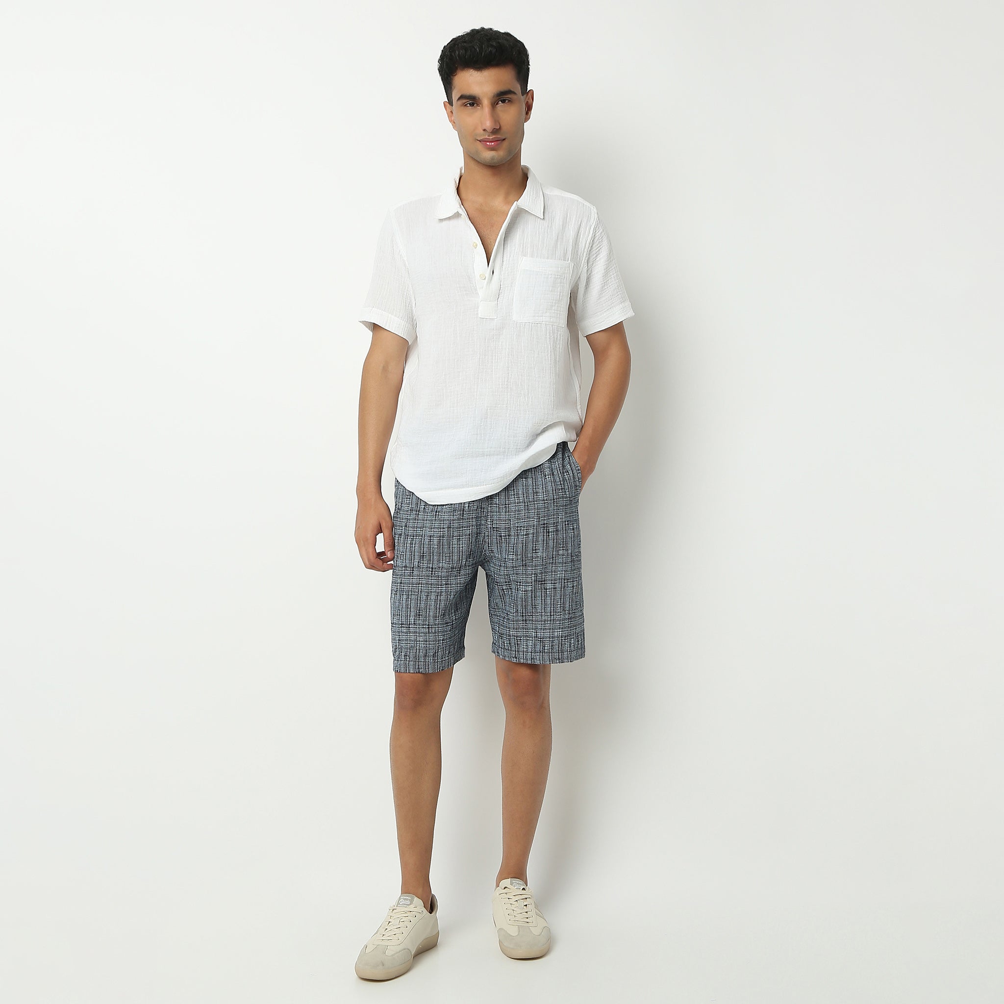 Regular Fit Textured Above Knee Mid Rise Shorts