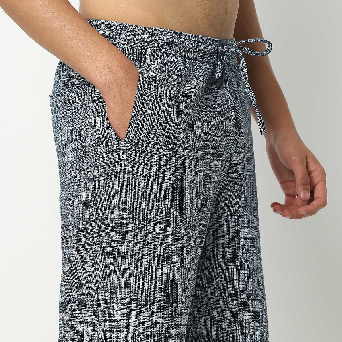 Regular Fit Textured Above Knee Mid Rise Shorts