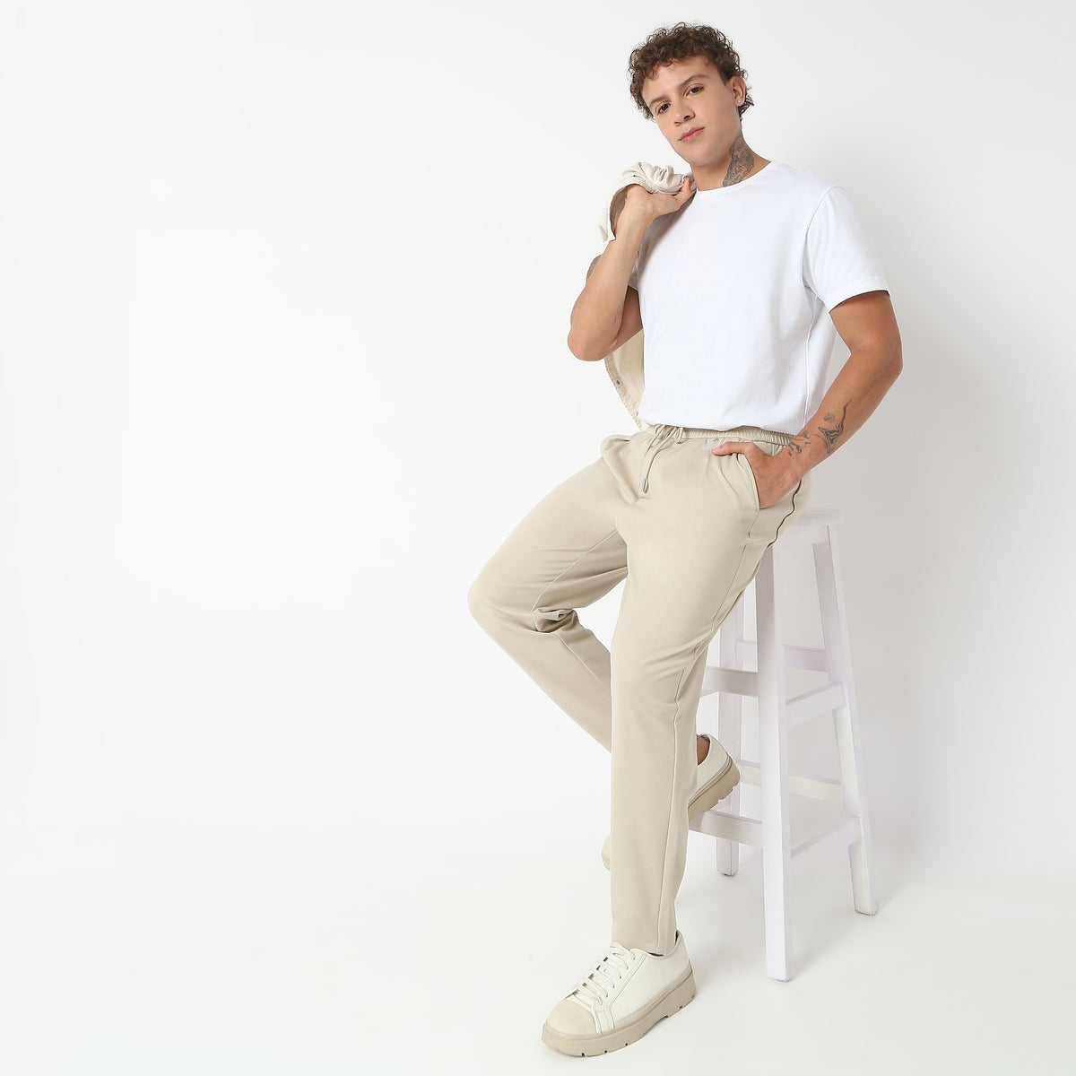 Regular Fit Solid Mid Rise Trousers