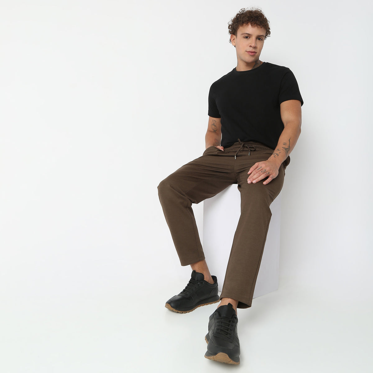 Regular Fit Solid Mid Rise Trousers