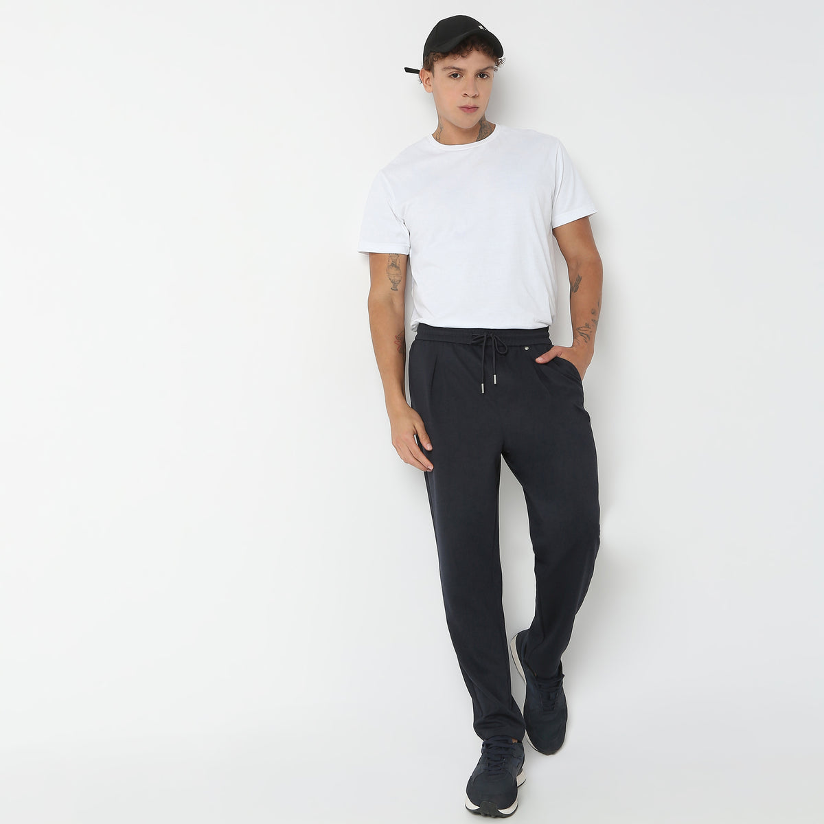 Regular Fit Solid Mid Rise Trousers