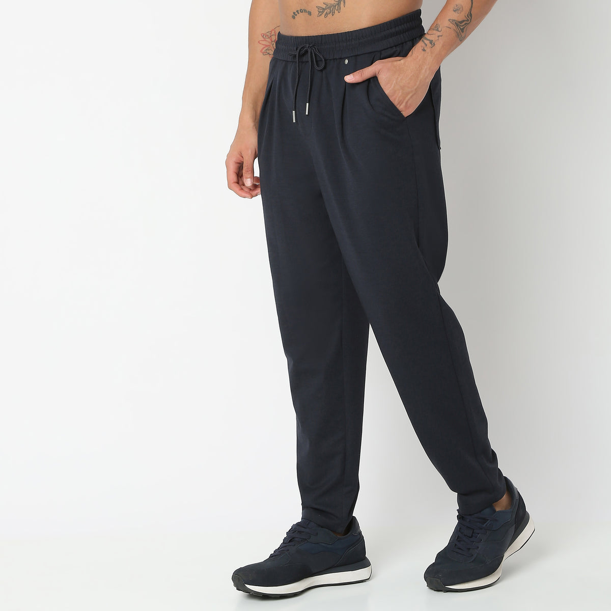 Regular Fit Solid Mid Rise Trousers