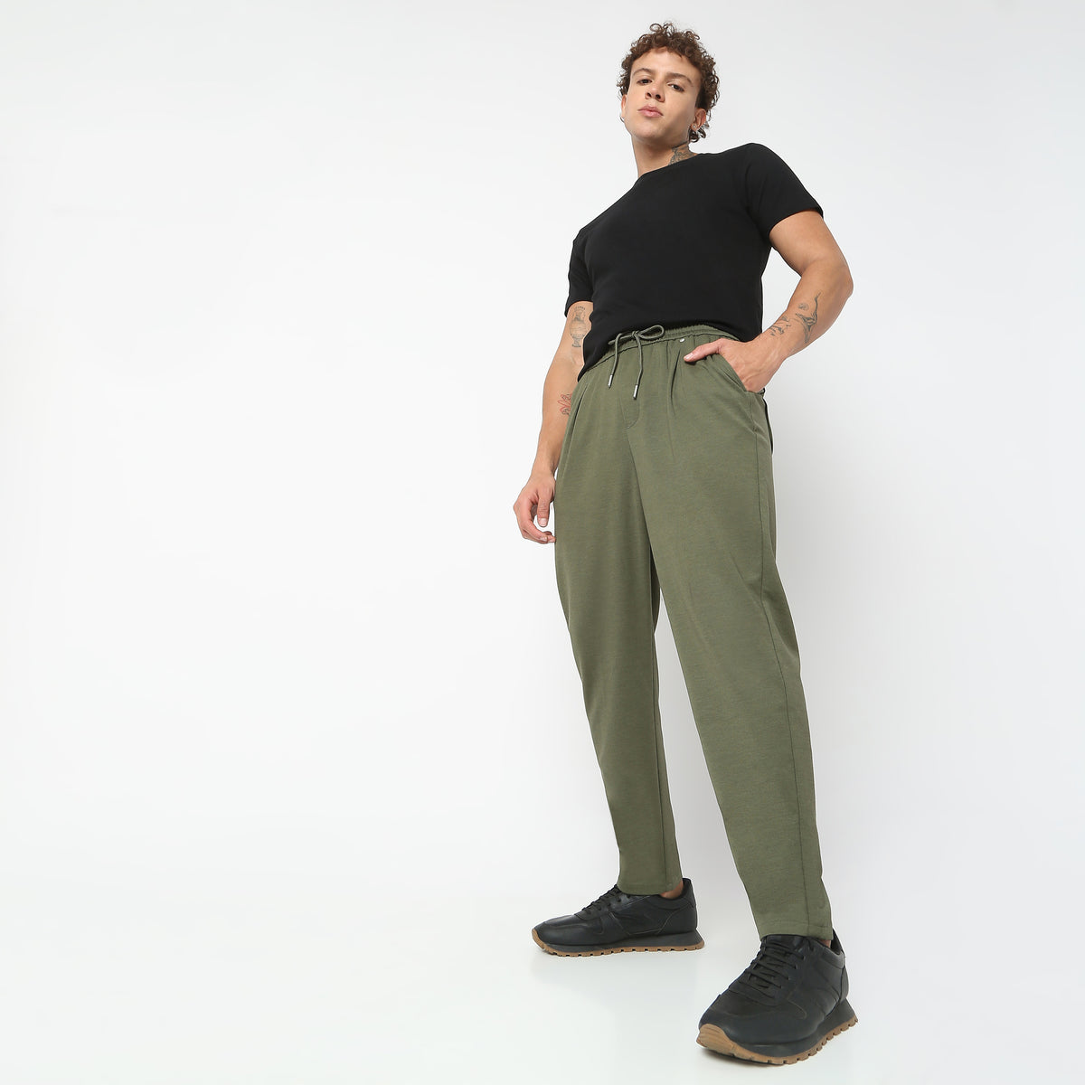 Regular Fit Solid Mid Rise Trousers