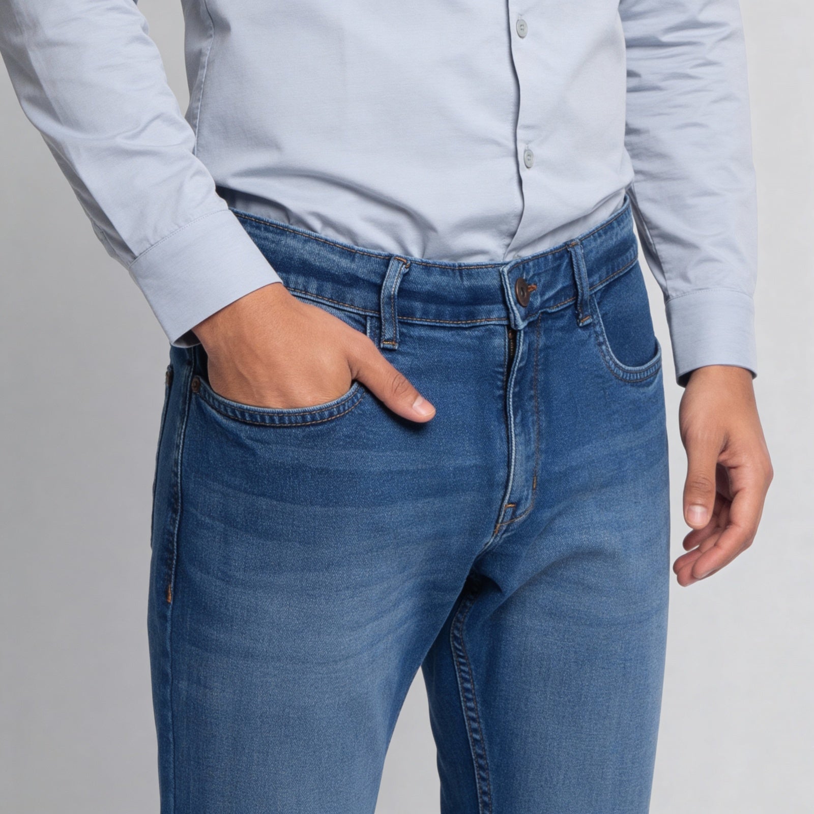 Relaxed Fit Essentials Jeans