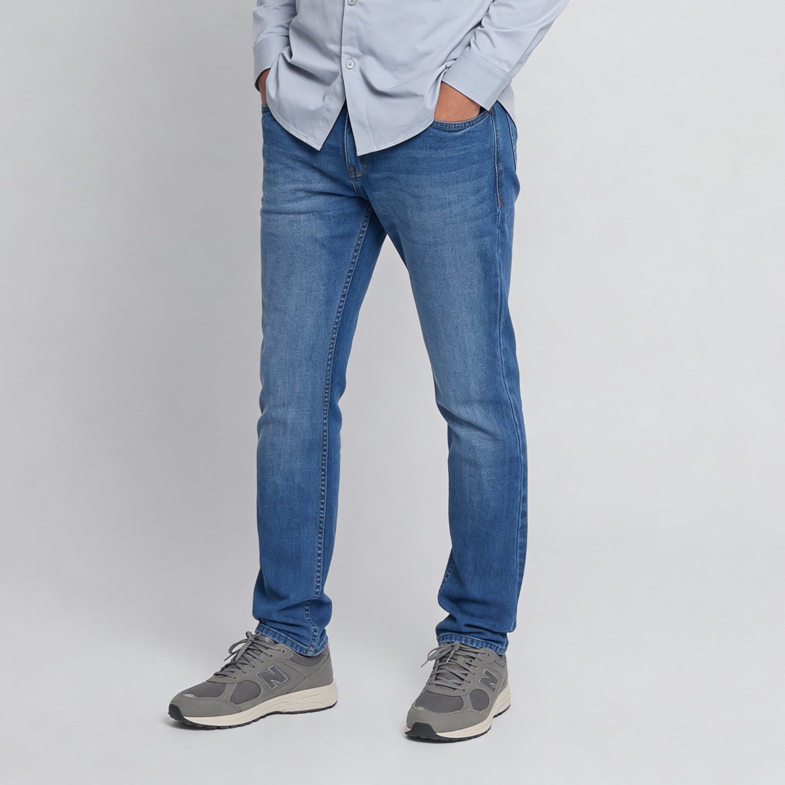 Relaxed Fit Essentials Jeans