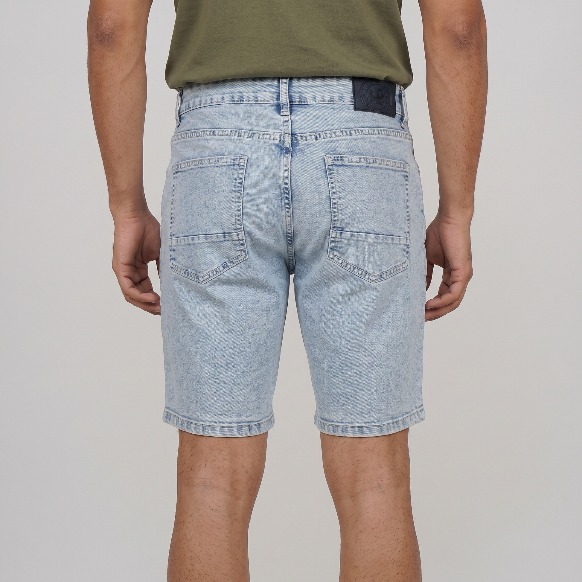 Woven Mid Rise Solid Shorts