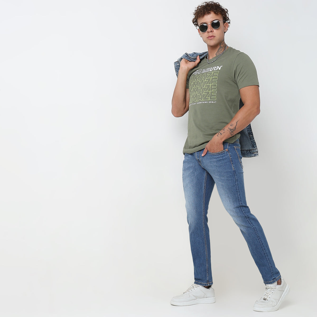 Tapered Fit Solid Mid Rise Jeans