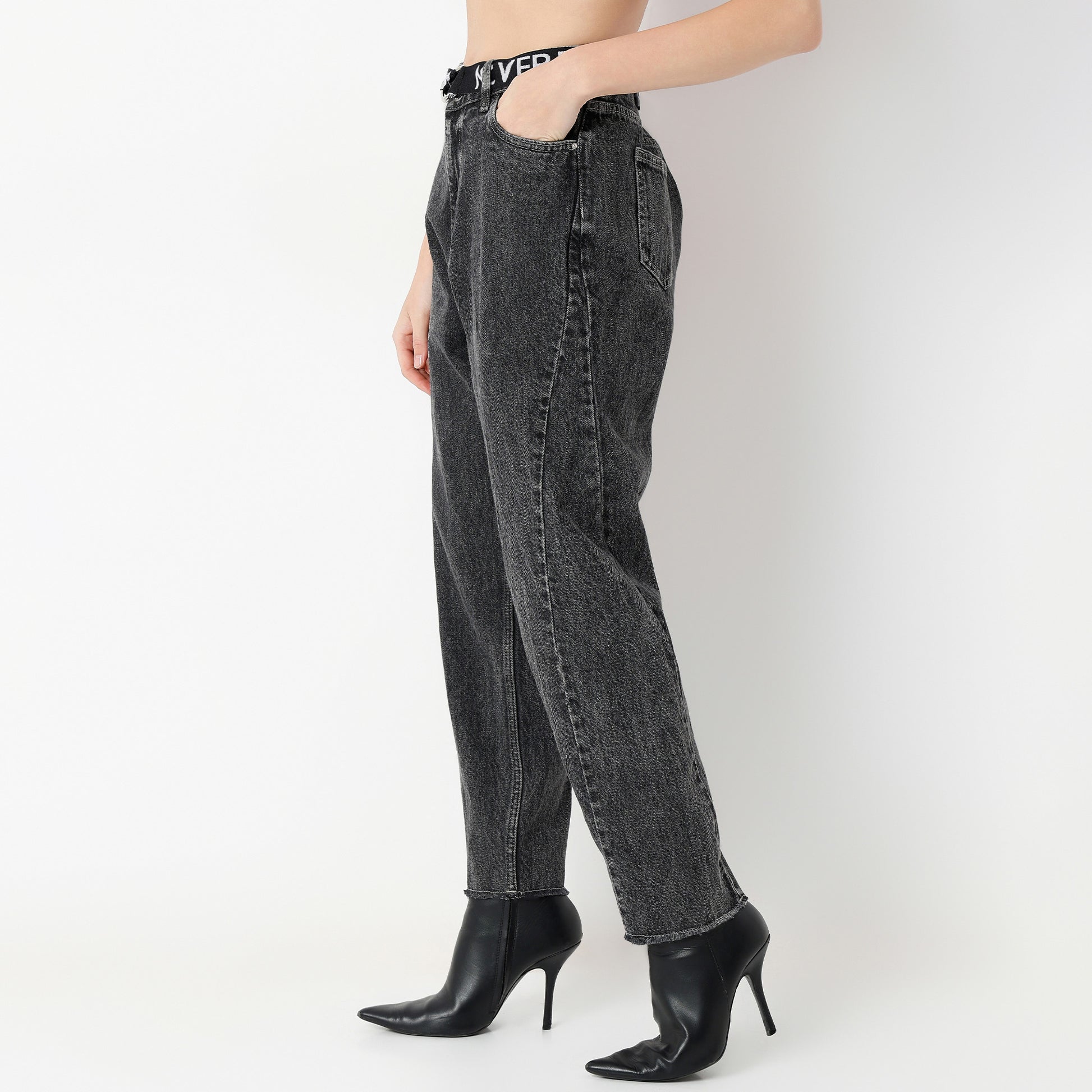 Slouch Fit Solid Ankle Length High Rise Jeans