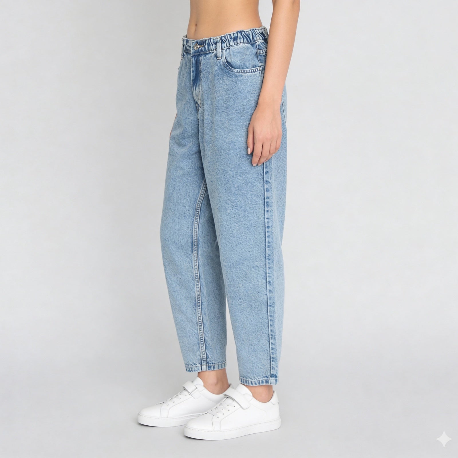 Straight Fit High Rise Back Button Look Jeans