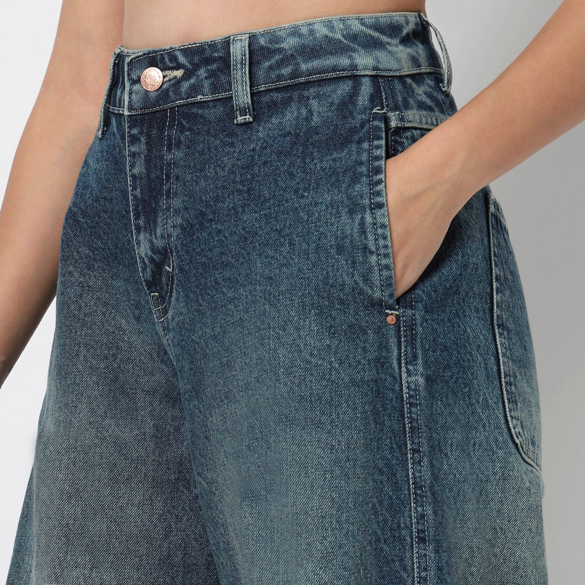 Low Waist Barrel Fit Jeans