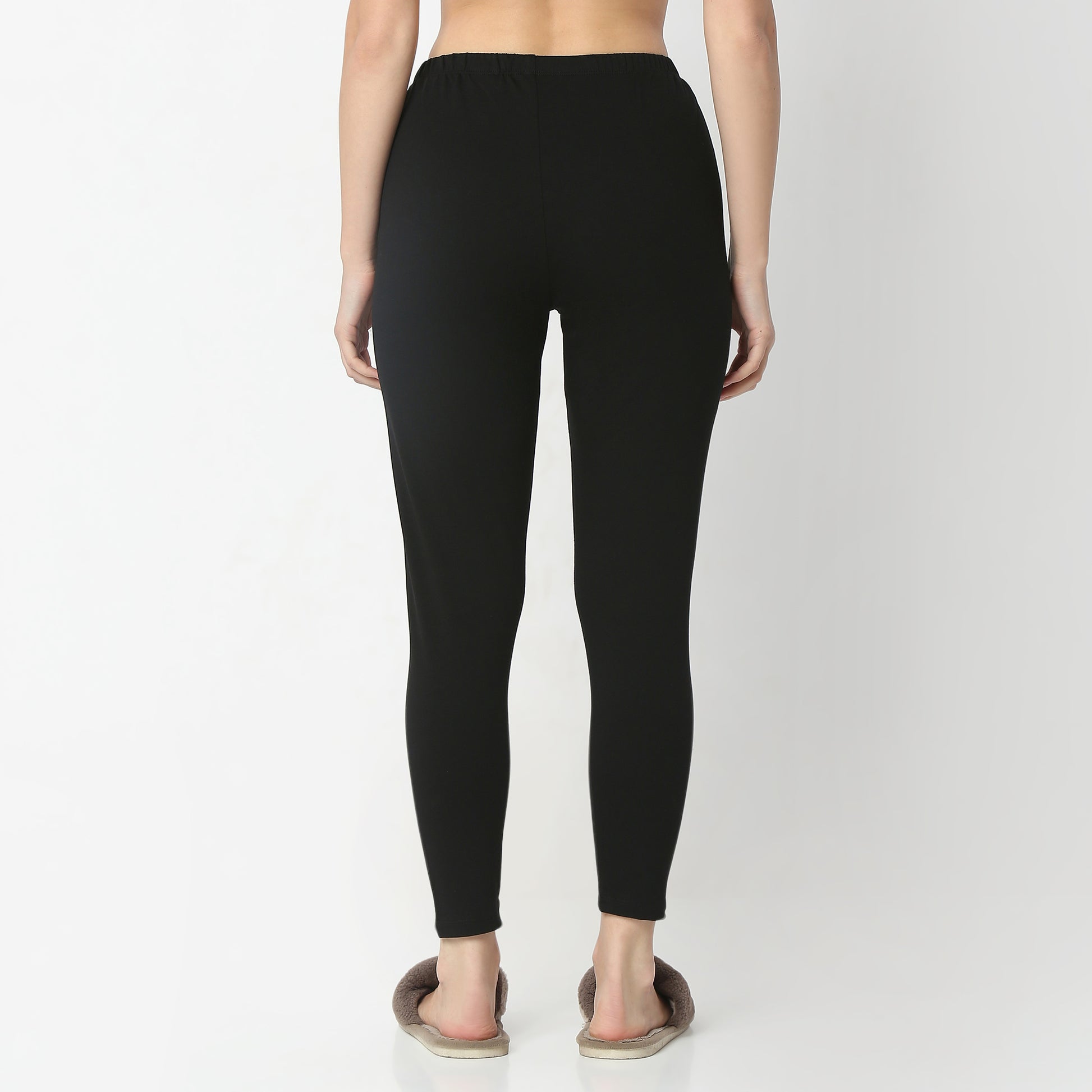 Regular Fit Solid Ankle Length Mid Rise Leggings