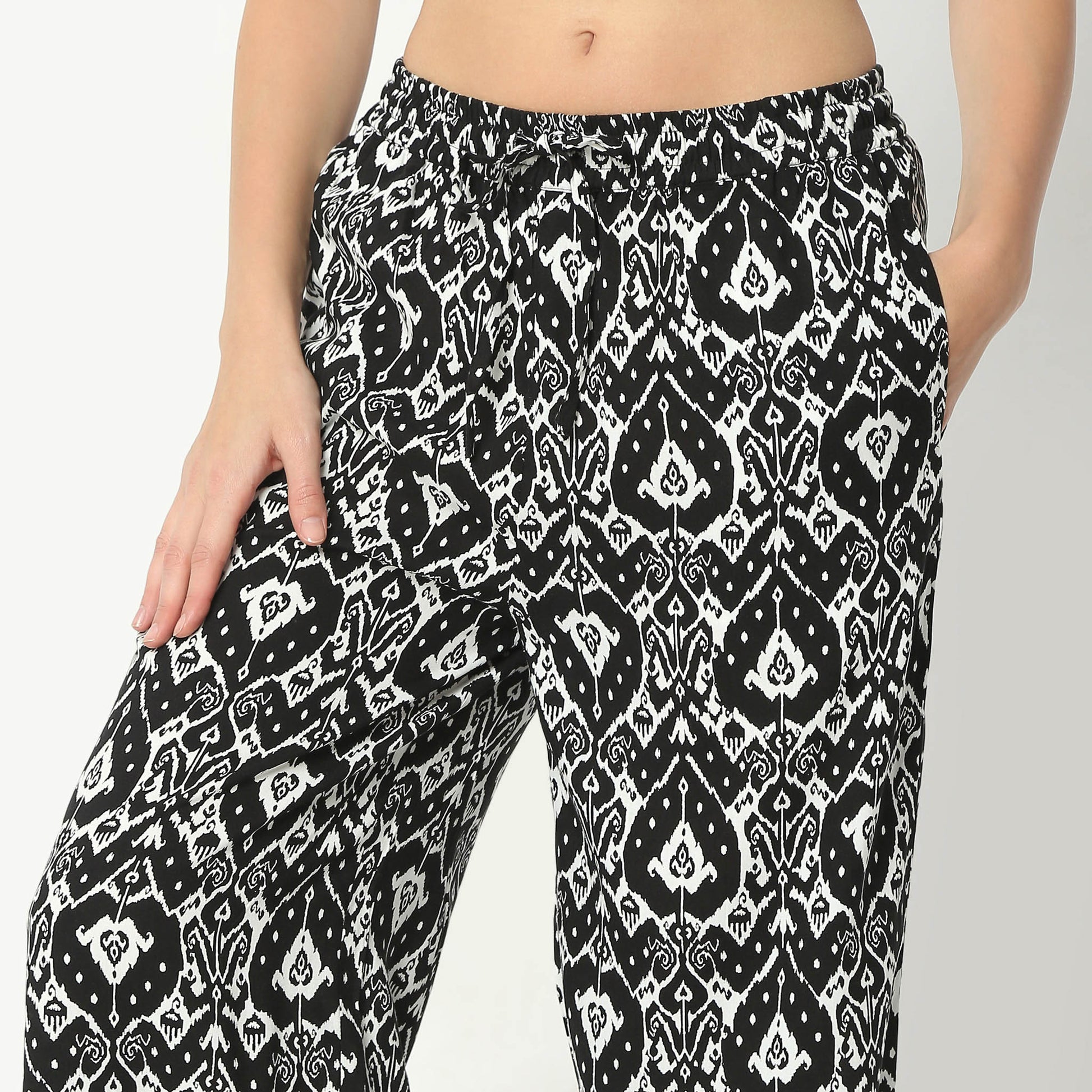 Regular Fit Printed Ankle Length Mid Rise Pyjamas