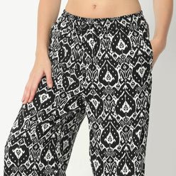 Regular Fit Printed Ankle Length Mid Rise Pyjamas