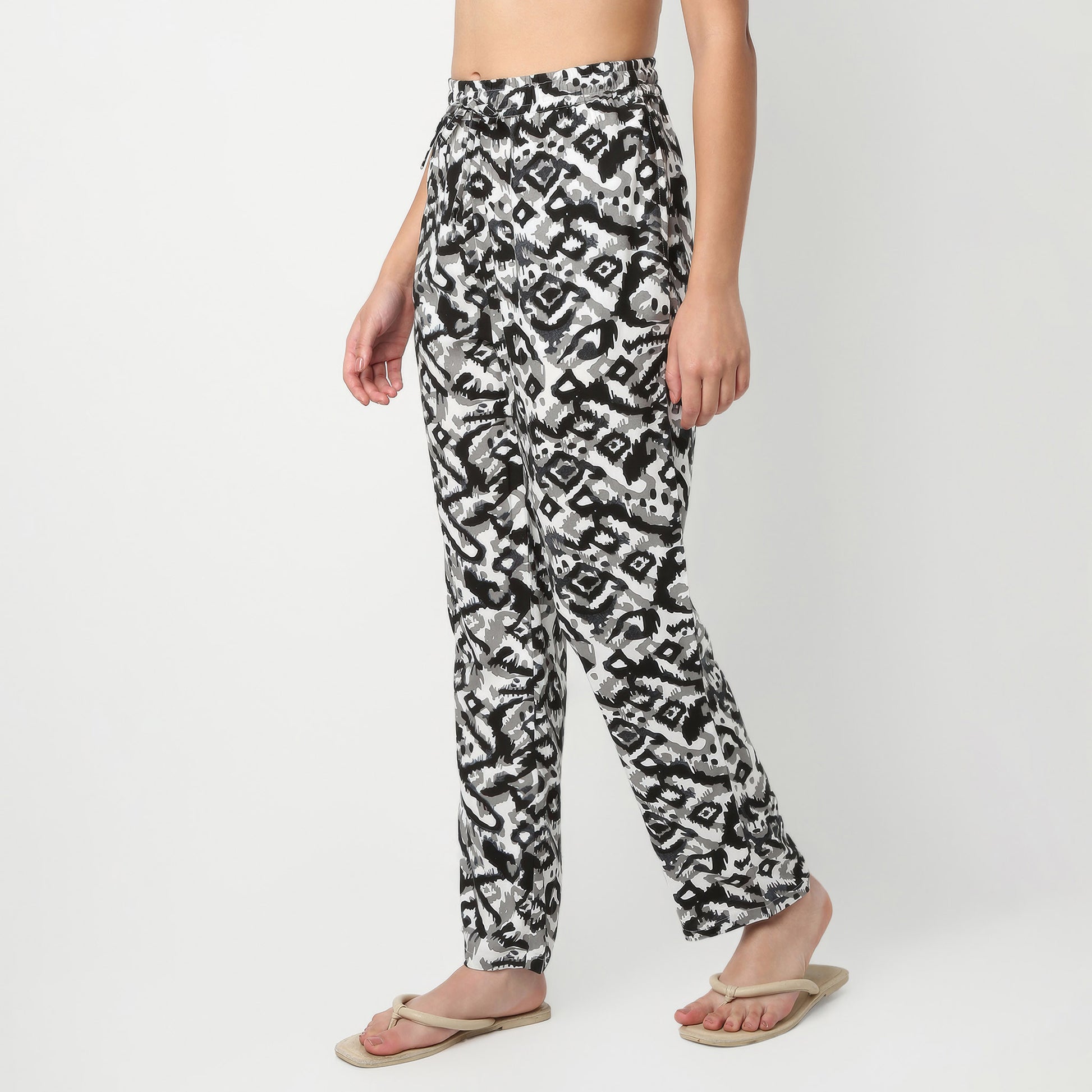 Regular Fit Printed Ankle Length Mid Rise Pyjamas