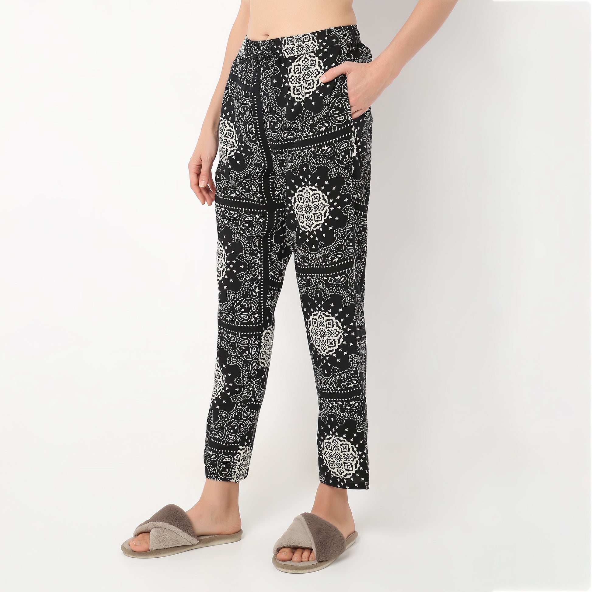 Regular Fit Printed Ankle Length Mid Rise Pyjamas