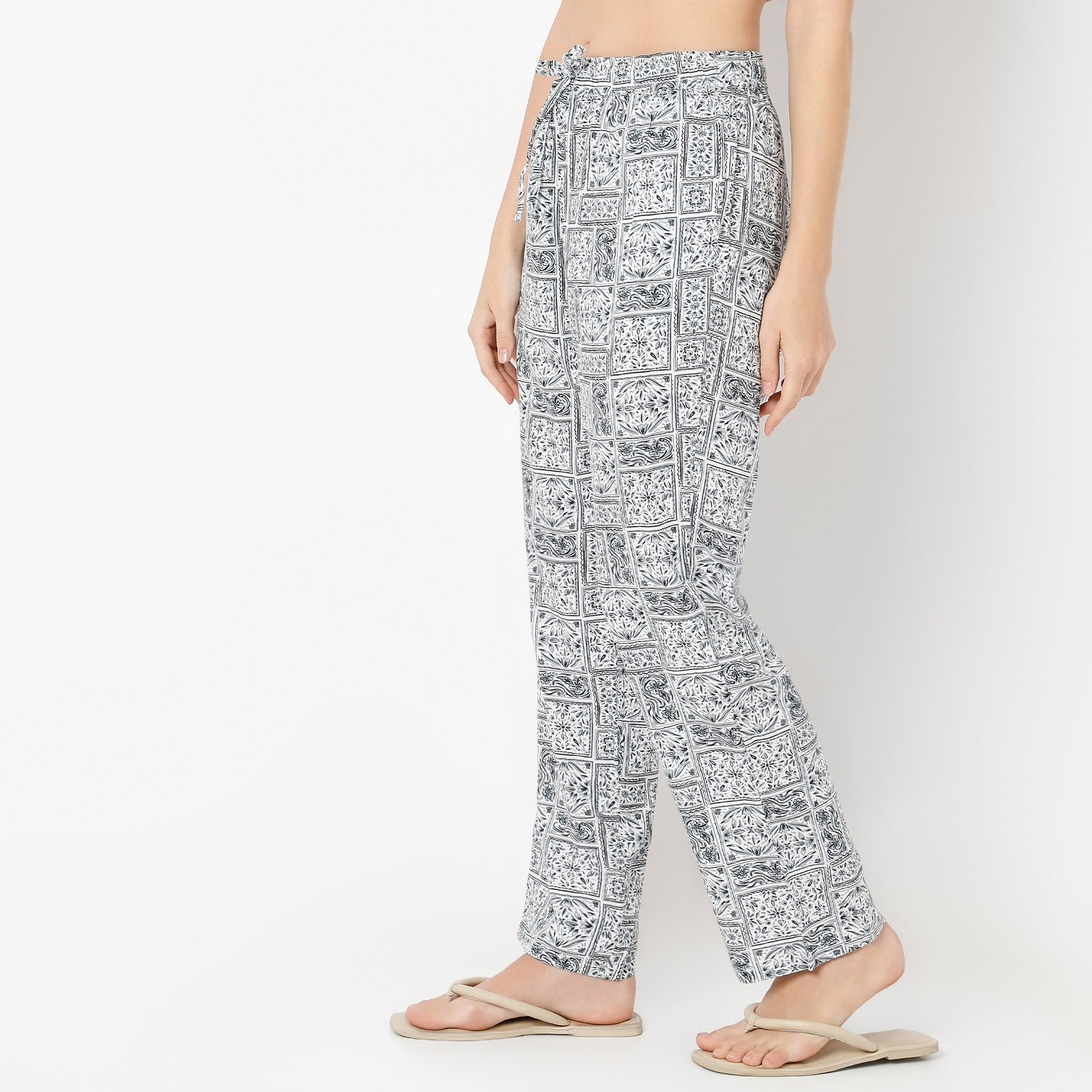 Regular Fit Printed Ankle Length Mid Rise Pyjamas