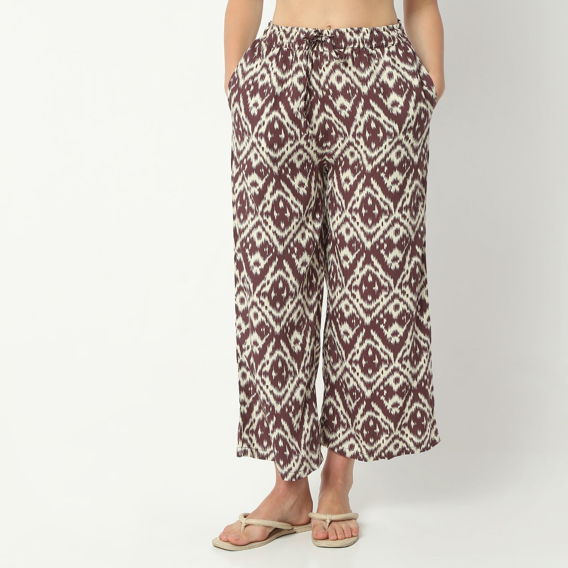 Regular Fit Printed Ankle Length Mid Rise Pyjamas