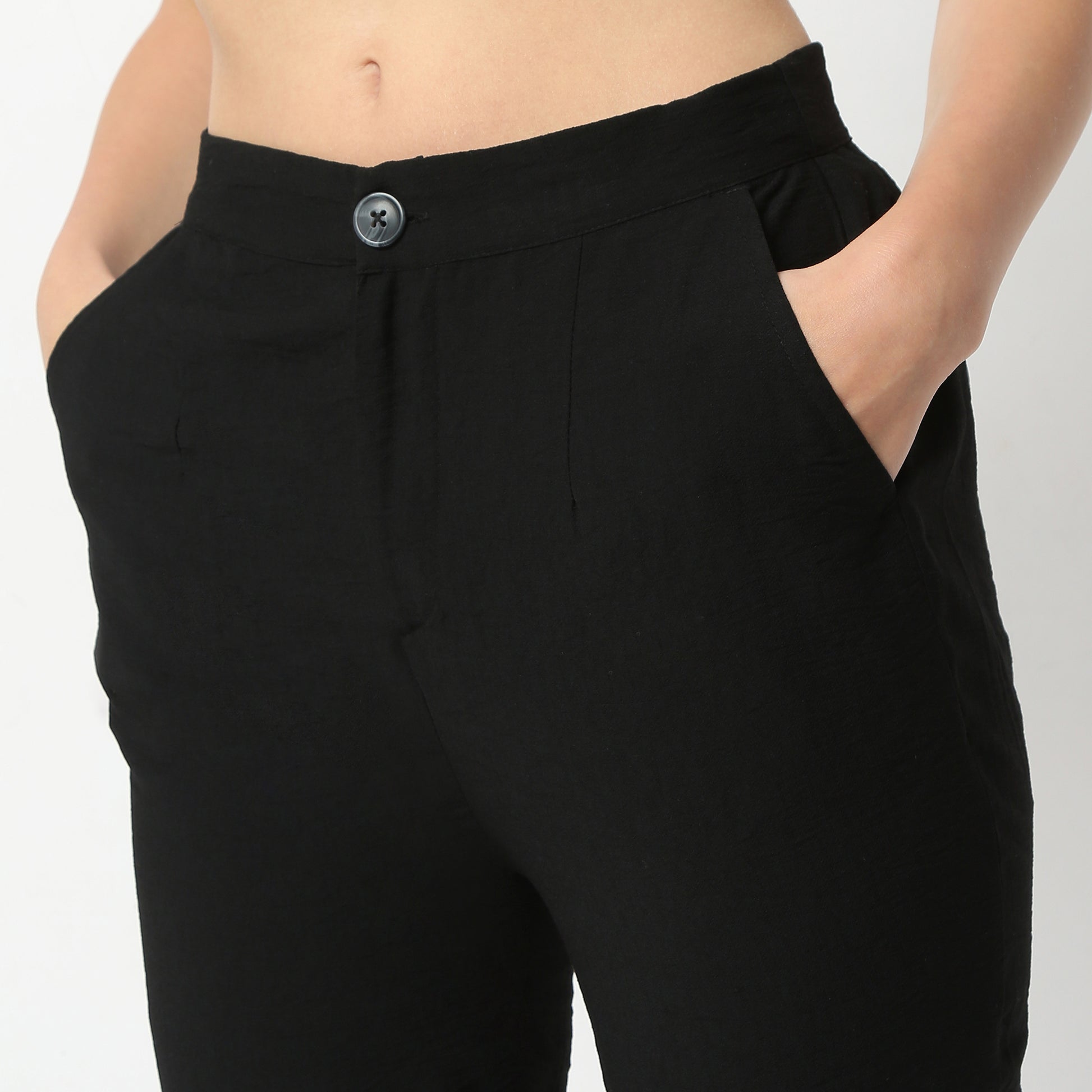 Regular Fit Solid Ankle Length Mid Rise Trousers