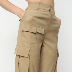 Regular Fit Solid Ankle Length High Rise Cargo Pants