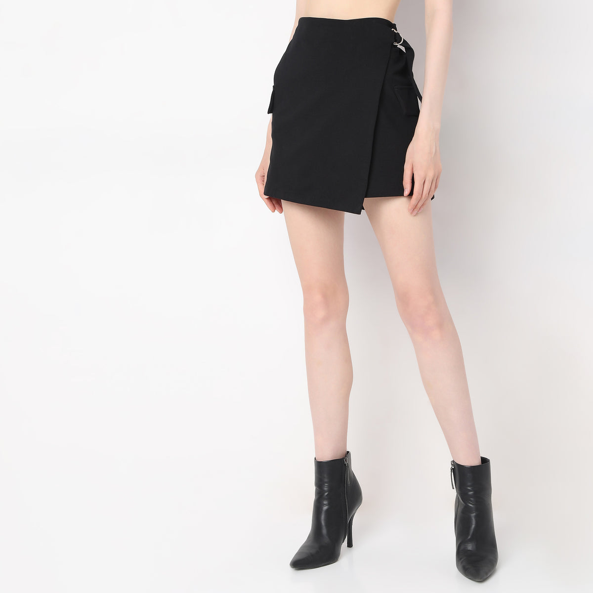 Relaxed Fit Mid Rise Shorts