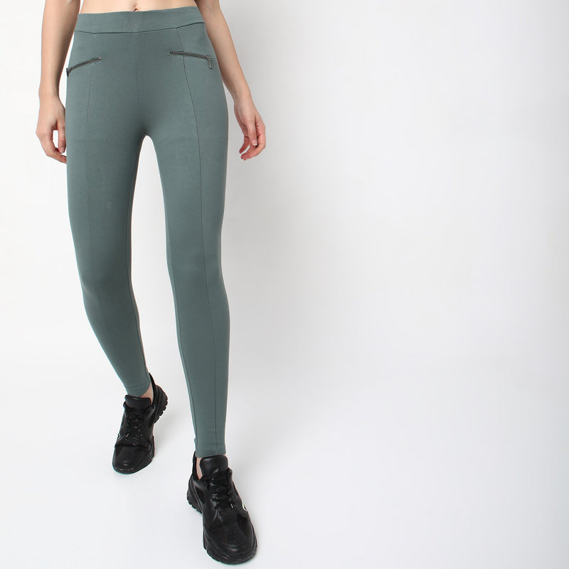 Slim Fit Solid Mid Rise Jeggings