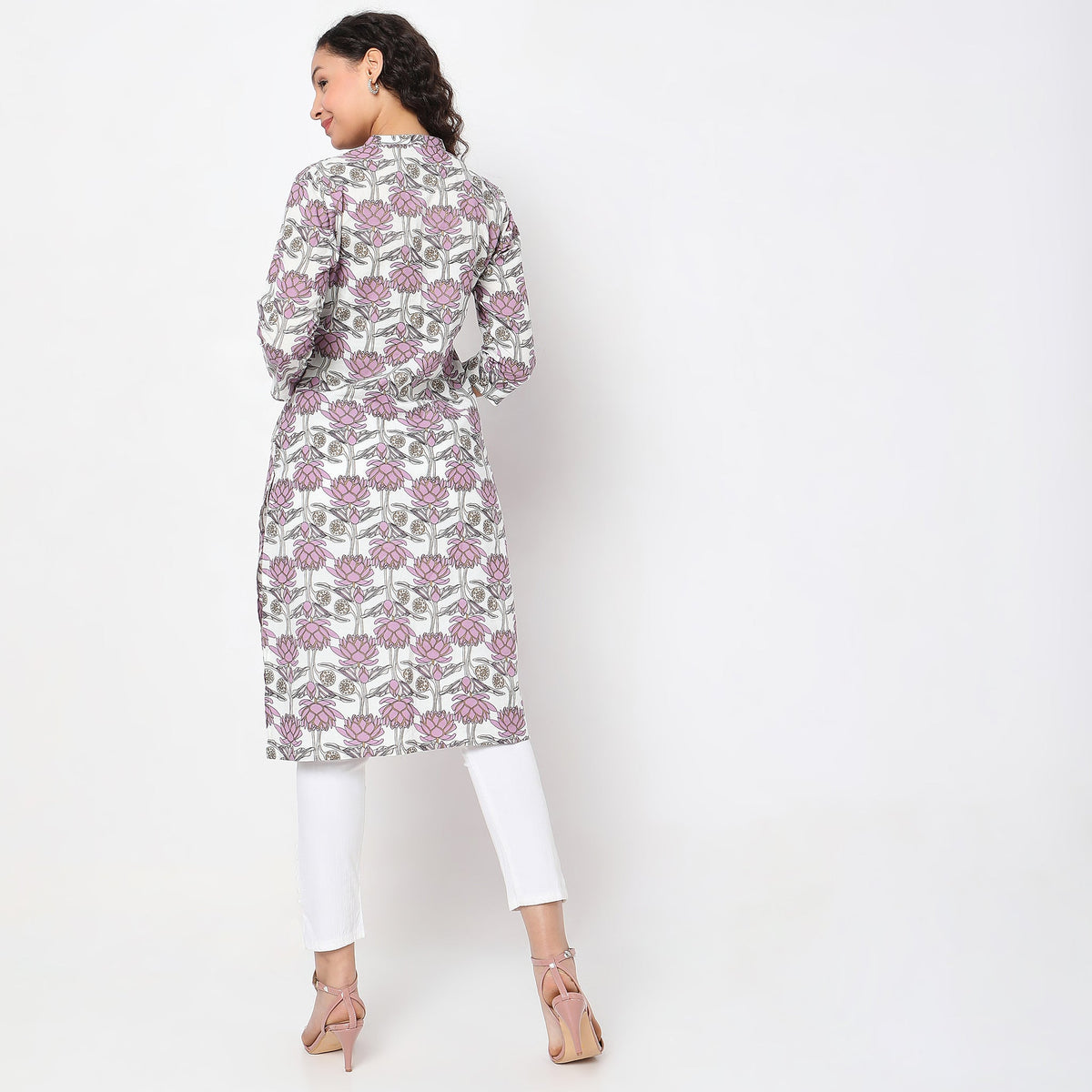 Women Wearing Straight Fit Printed Kurta