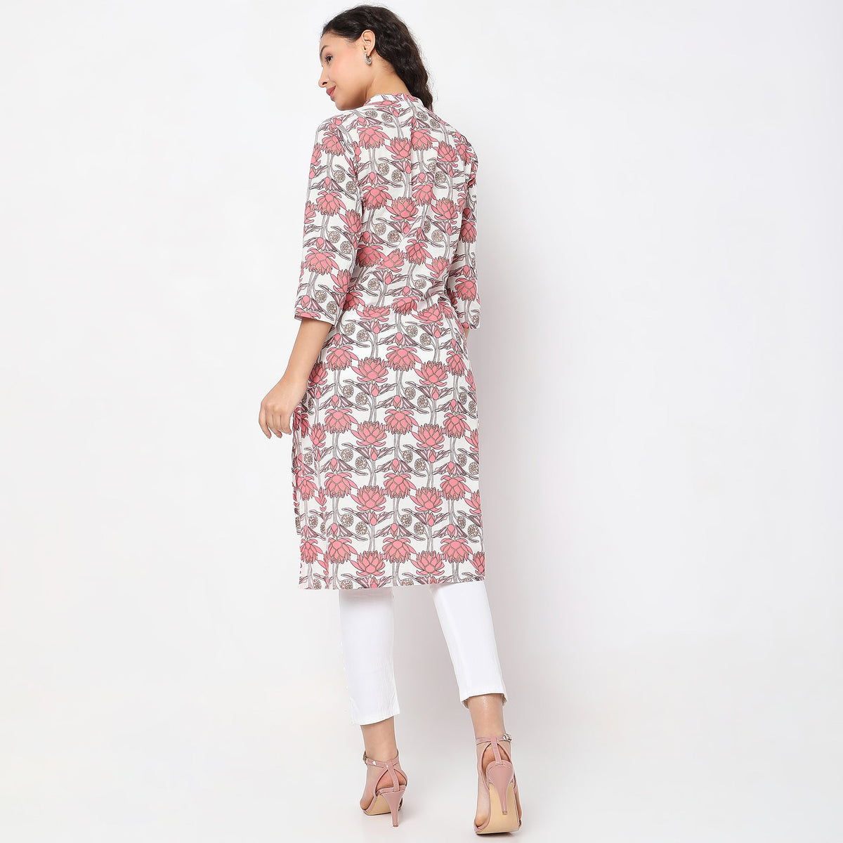 Women Wearing Straight Fit Printed Kurta