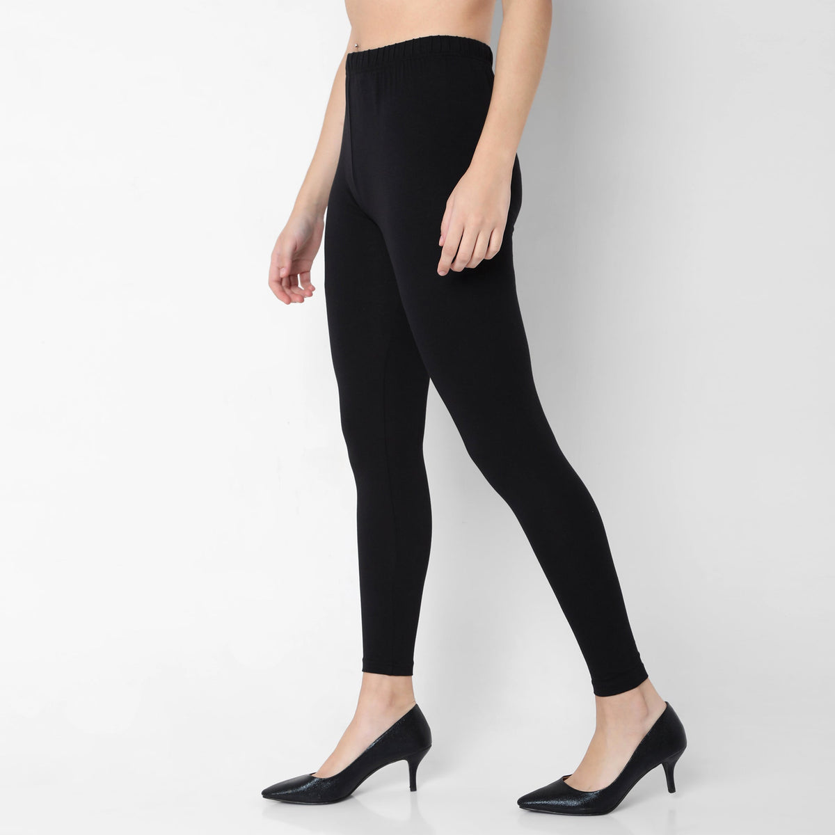 Straight Fit Solid Mid Rise Leggings